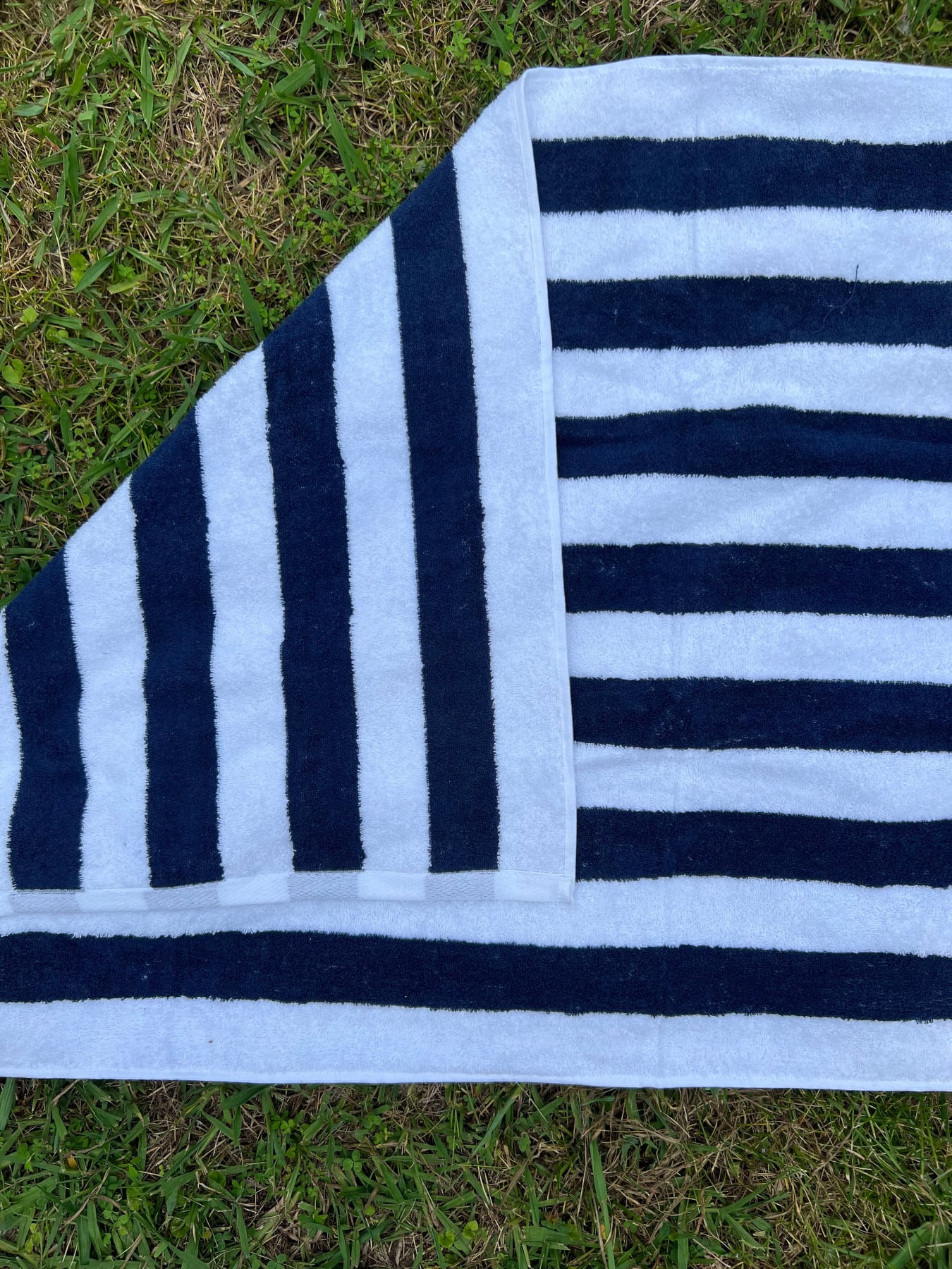 Amazonbasics Cabana Stripe On Grass Folded