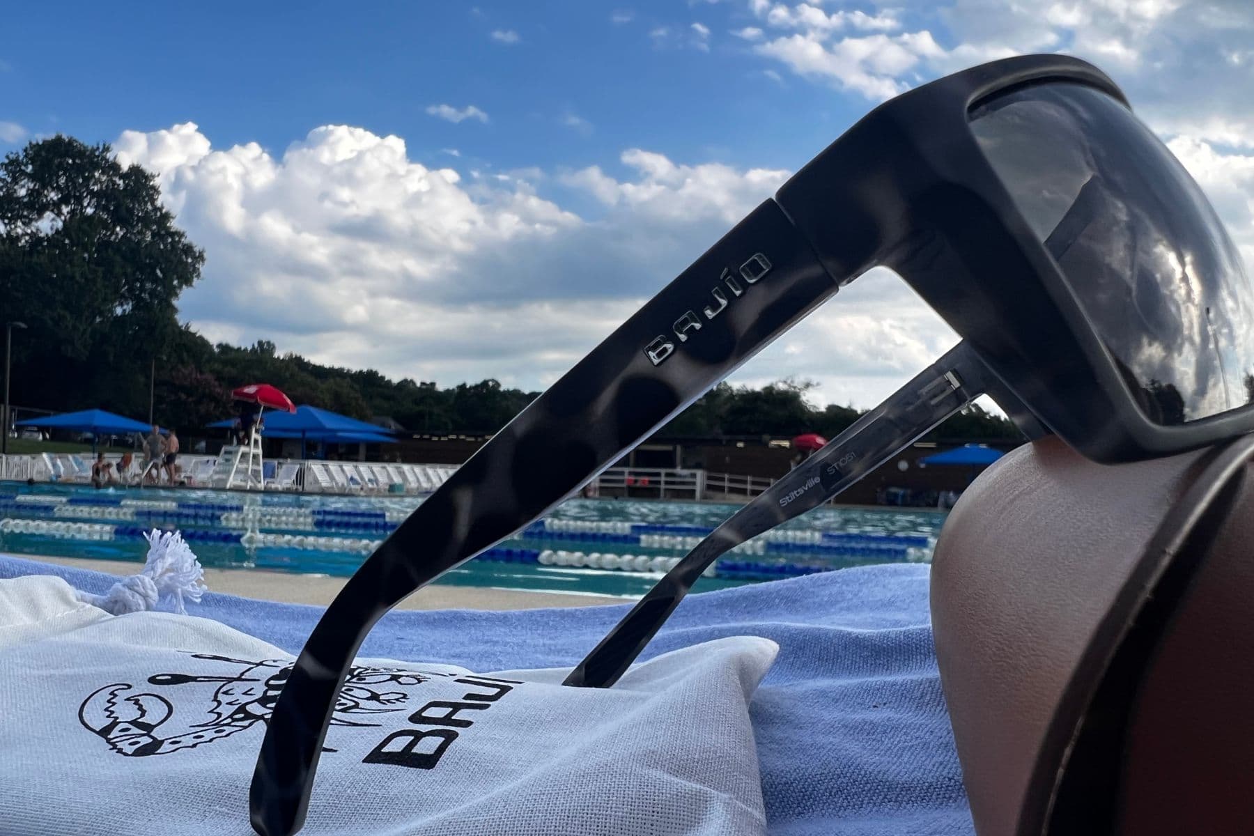 bajio-sunglasses-side-pool