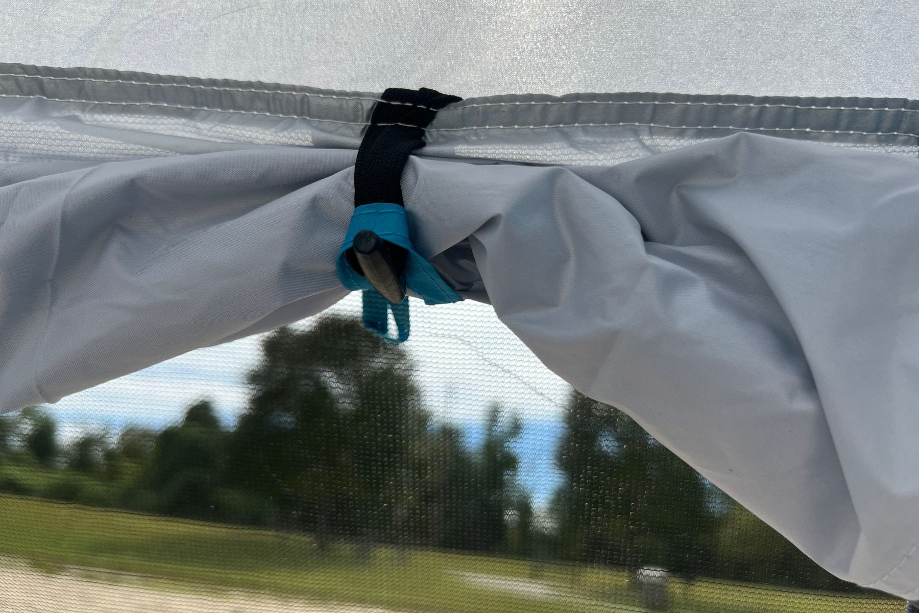 coleman-beach-shade-canopy-holder