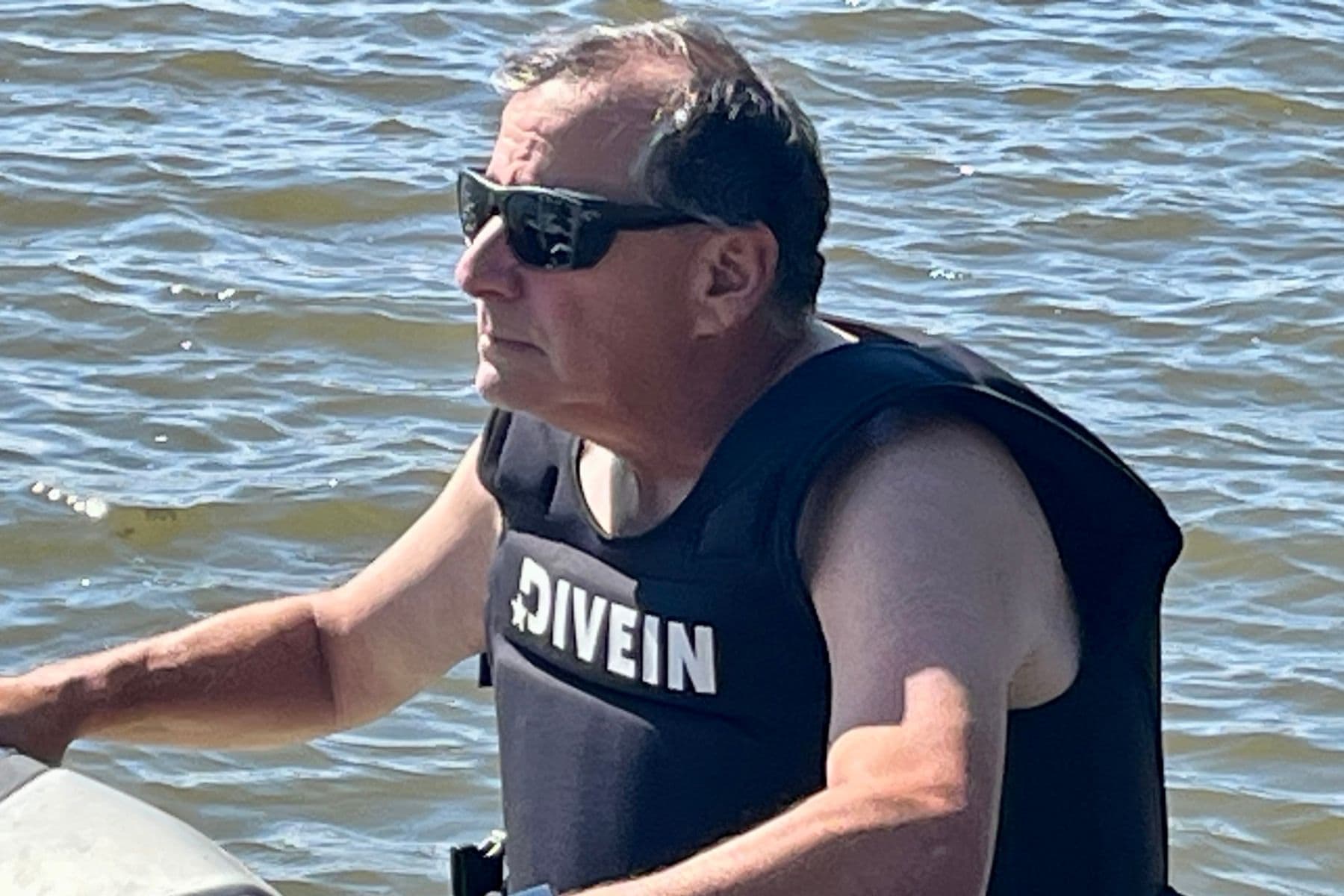 costa-king-tide-6-sunglasses-side-view