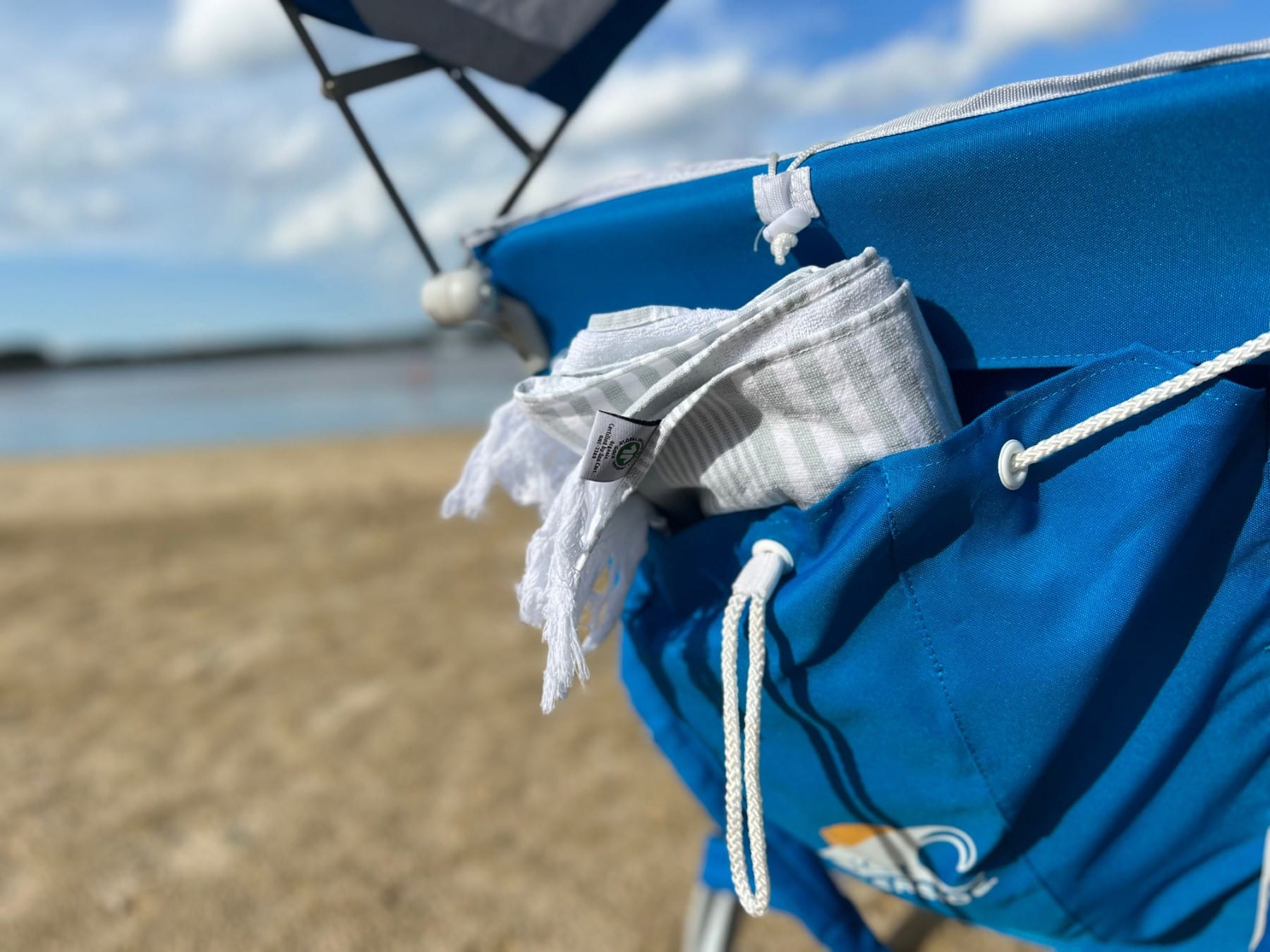 Gci Outdoor Portable Beach Chair Pocket Close Up