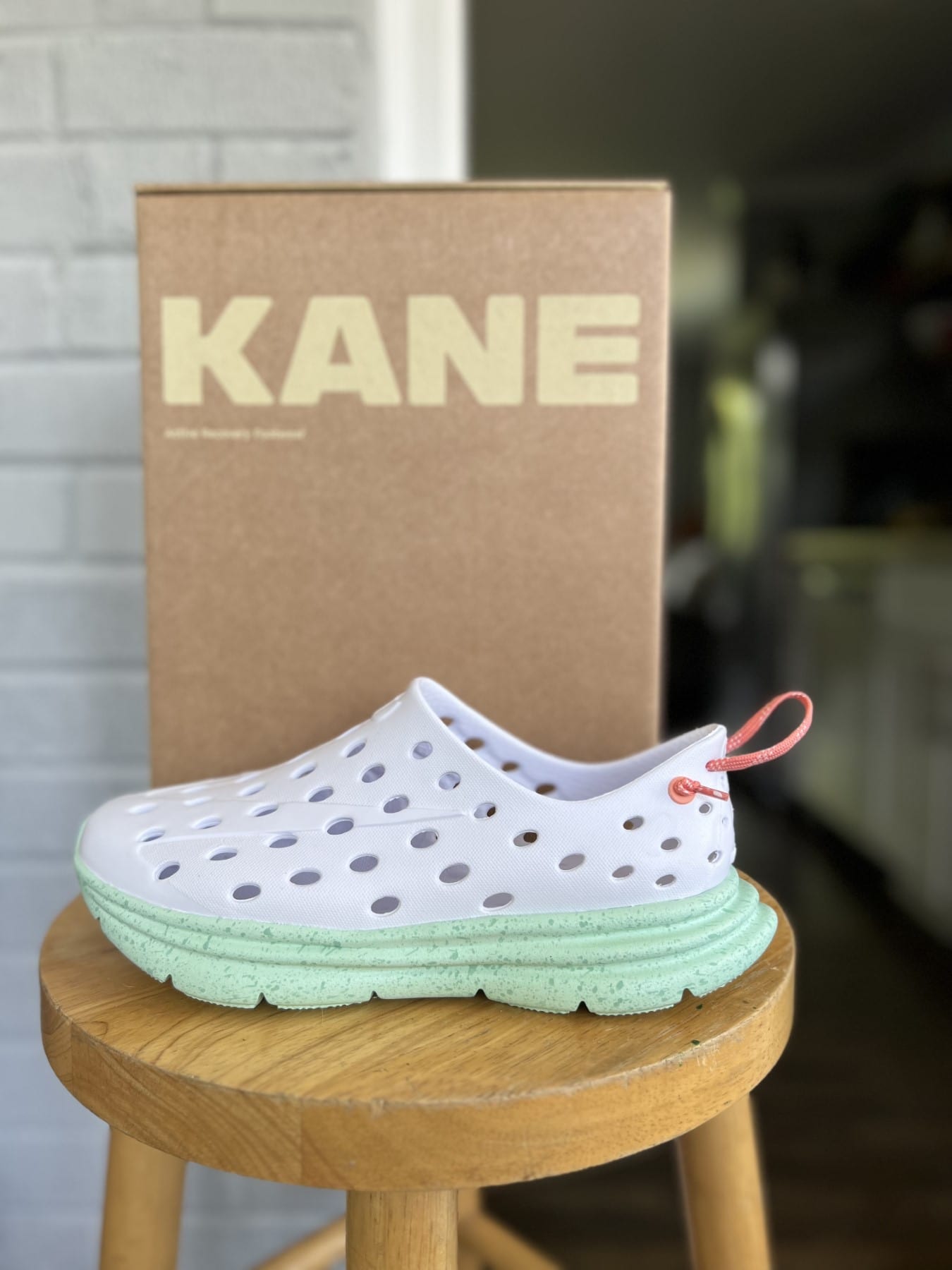 Kane Revive Show White Stool Box