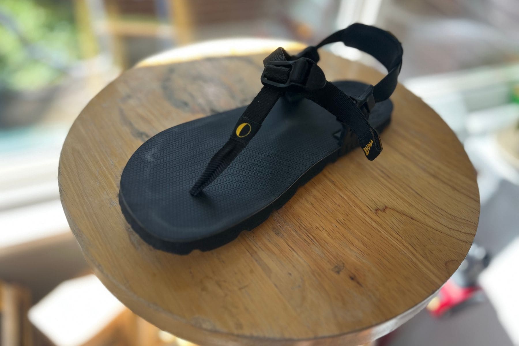 luna-sandals-mono-winged-black