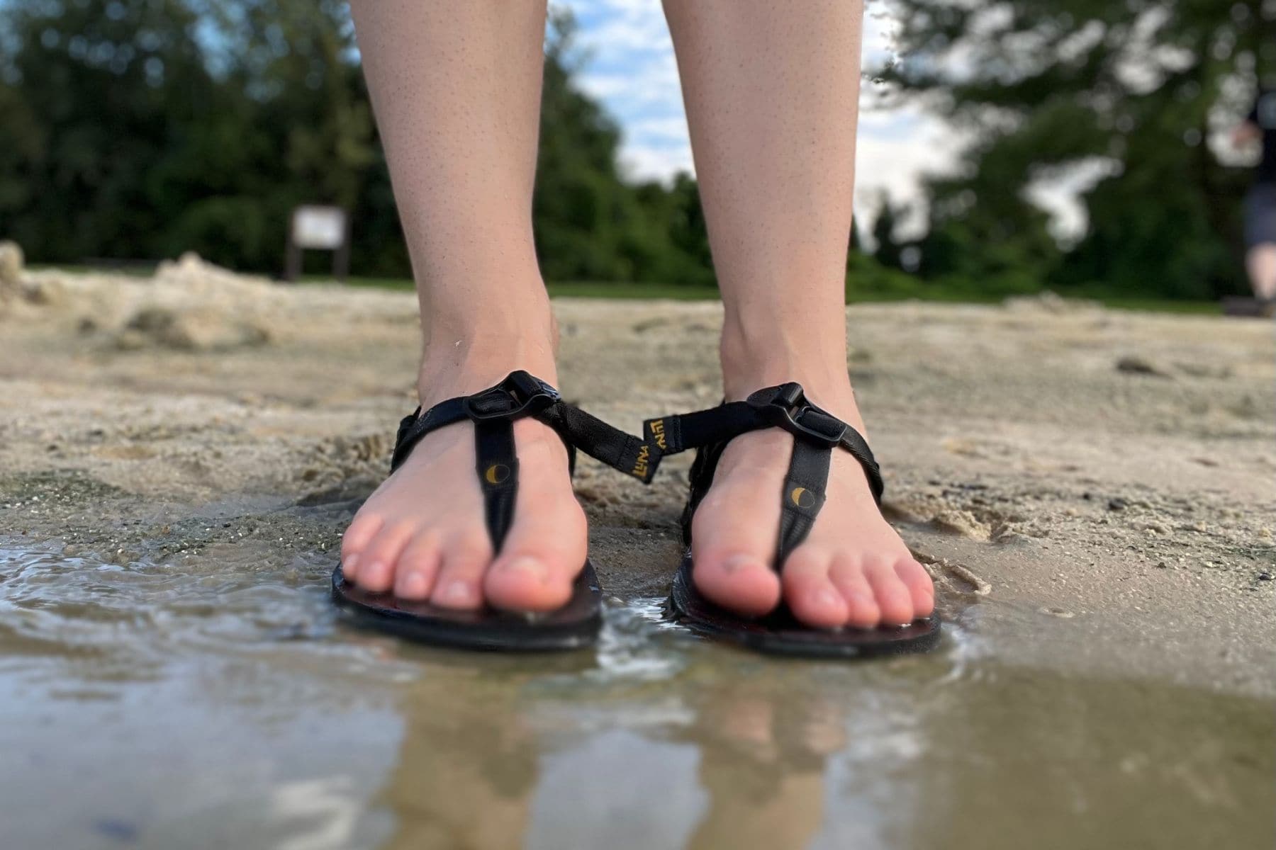 luna-sandals-mono-winged-comfort