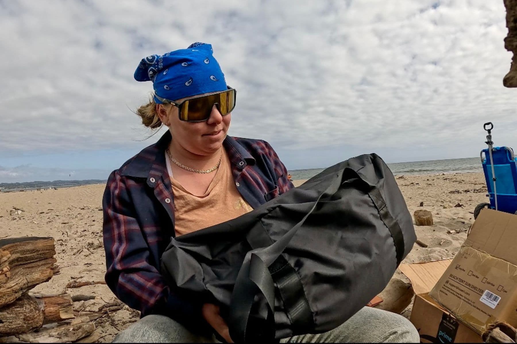 osoeri-beach-tent-handheld