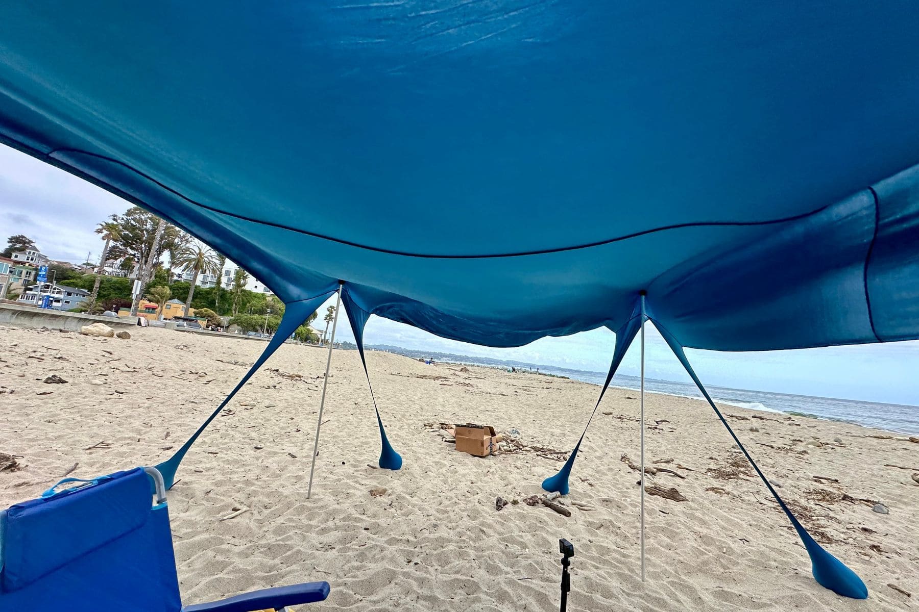 osoeri-beach-tent-underneath