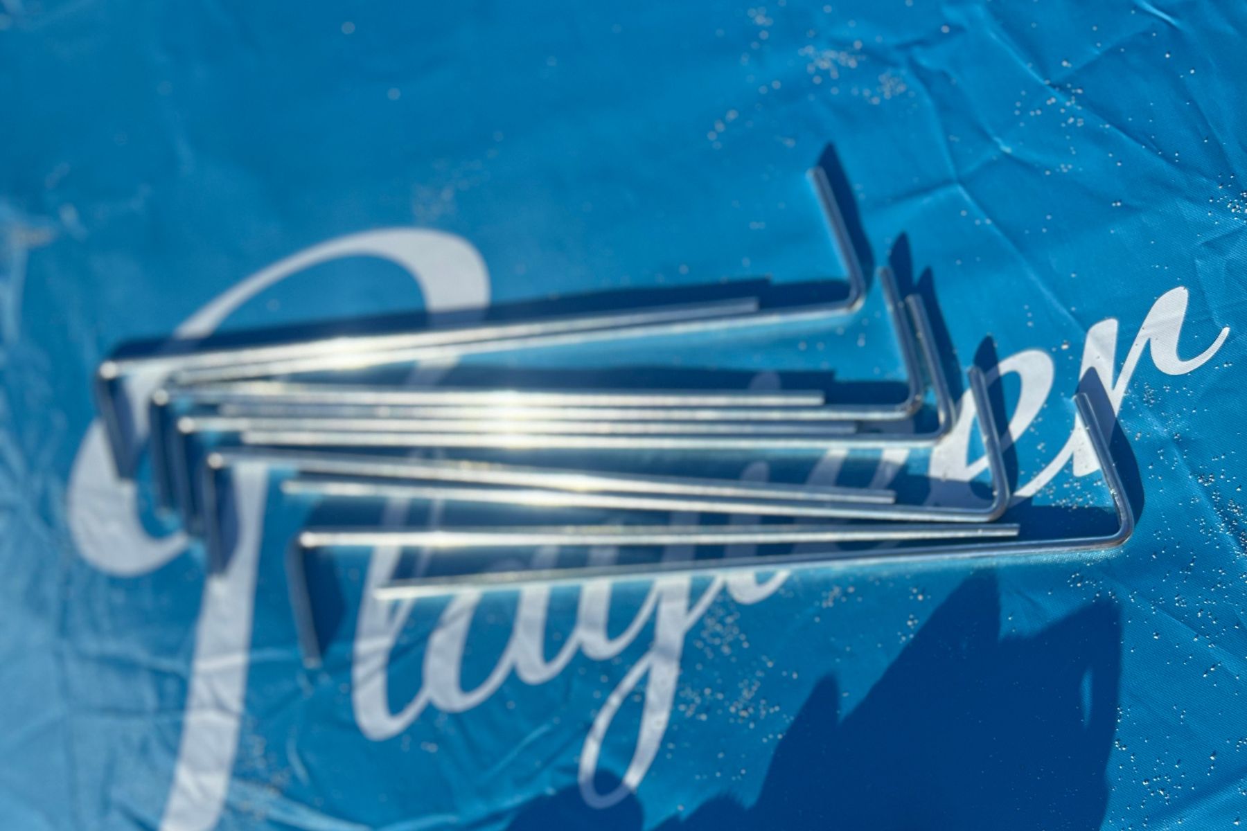 playieer-pop-up-beach-tent-metal-stakes