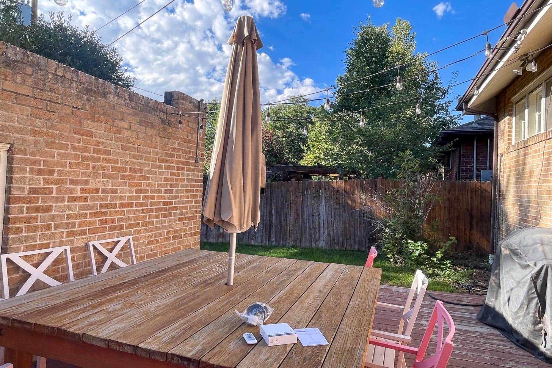 bluu-automatic-patio-umbrella-closed