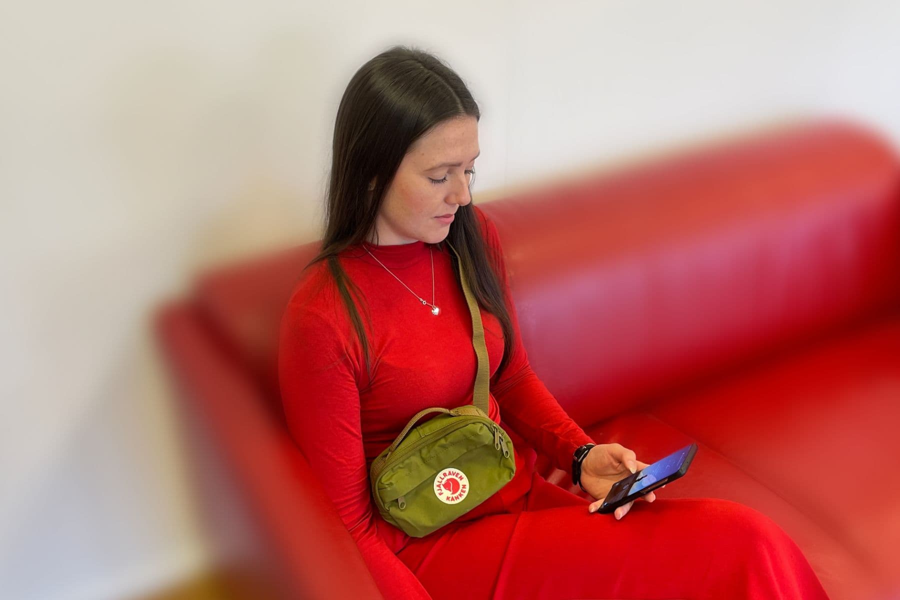 fjallraven-fanny-pack-red-blur