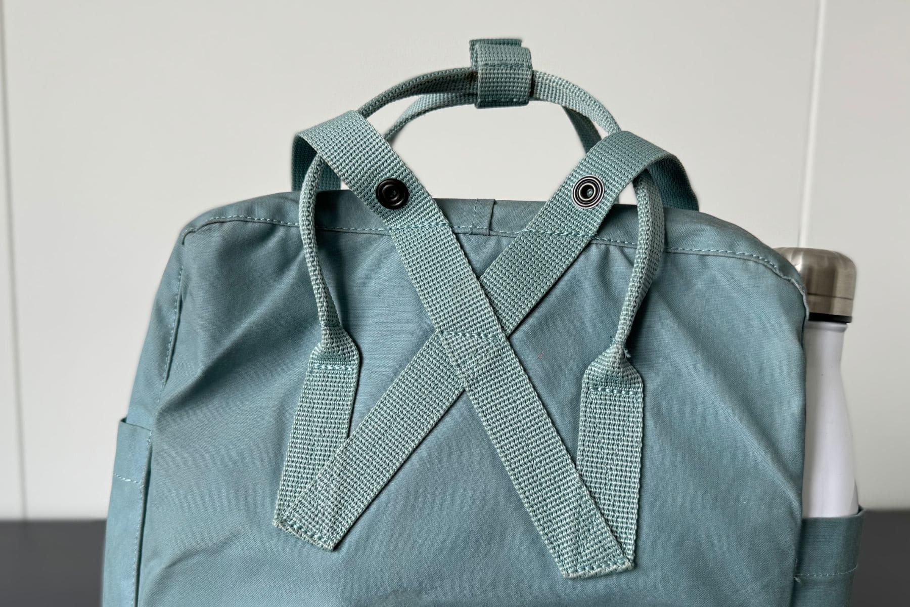 fjallraven-kanken-backpack-x-shape-strap
