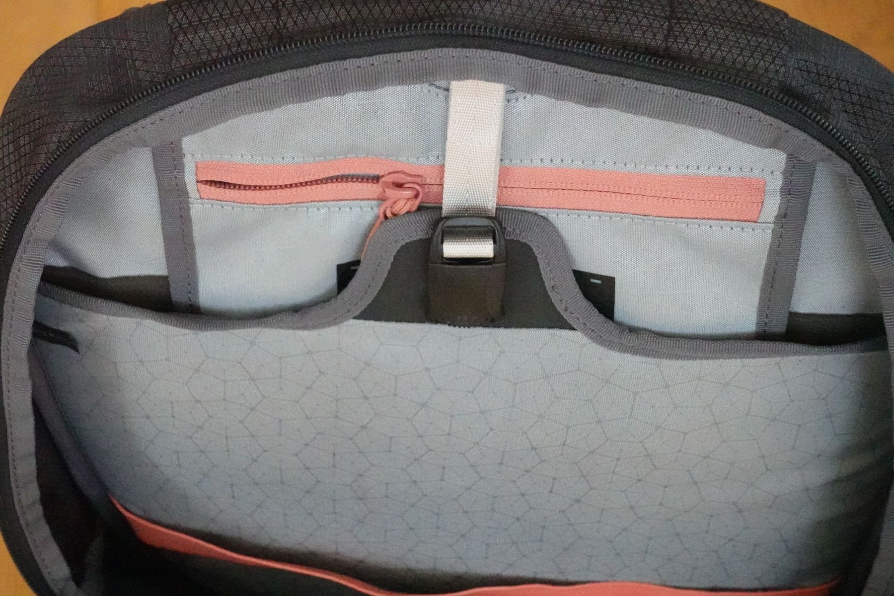 heimplanet-motion-arc-20l-inside-compartment
