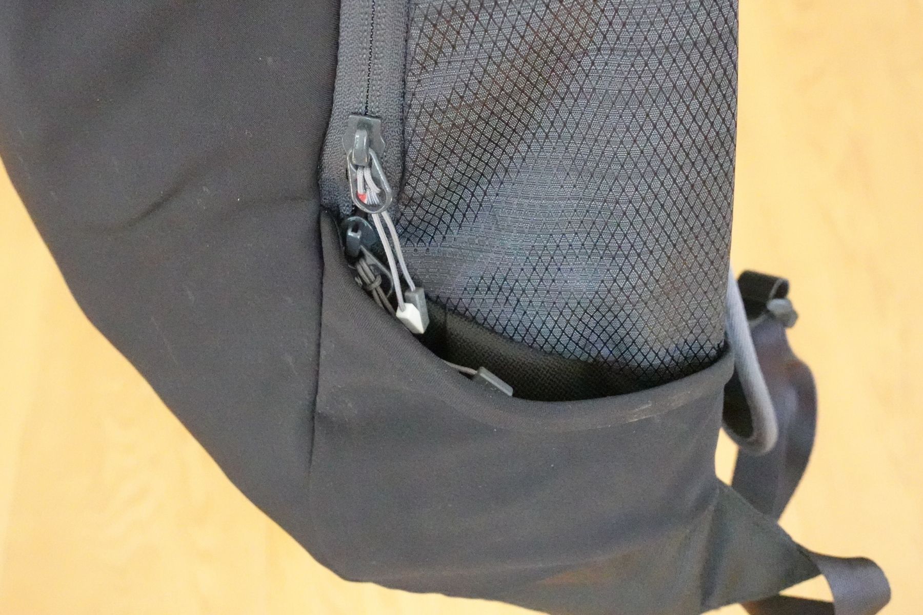 heimplanet-motion-arc-20l-side-pocket