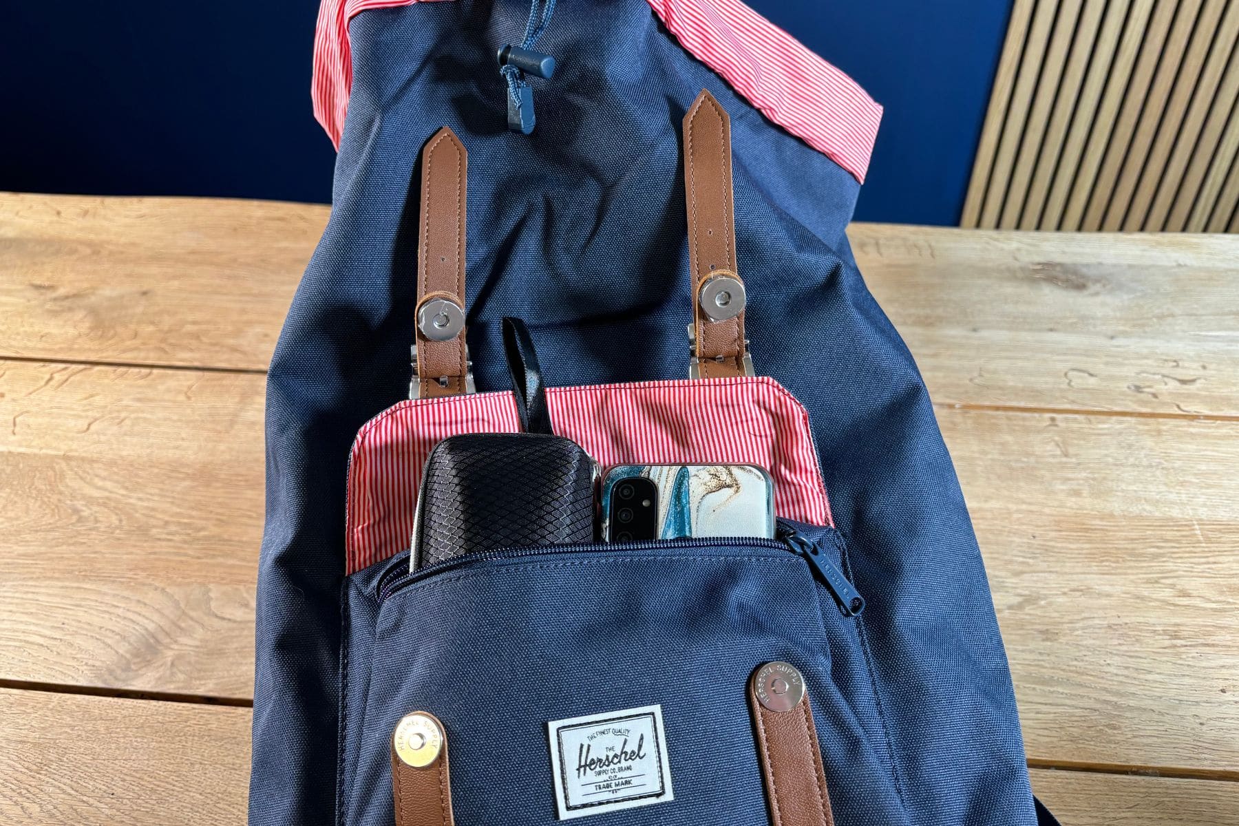 herschel-little-america-attachment-bag-front