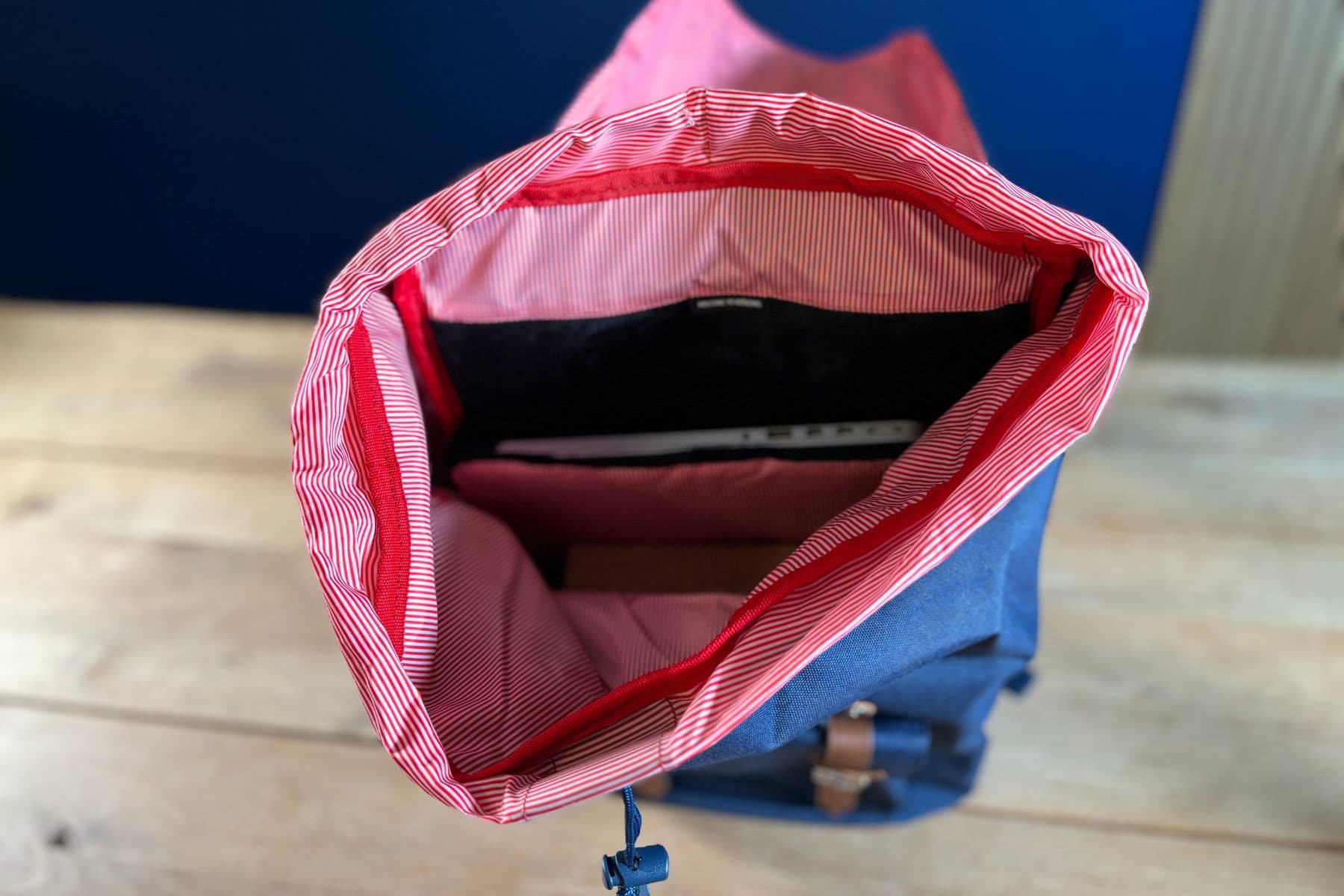 herschel-little-america-attachment-spacious