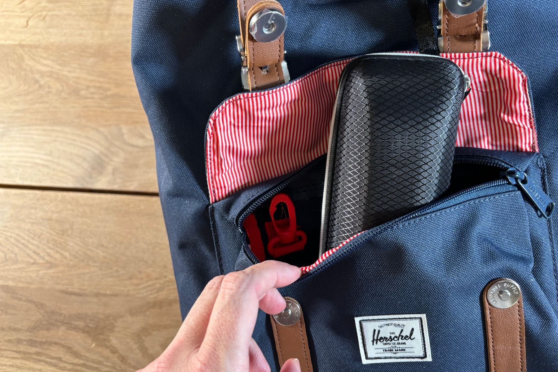 herschel-little-america-key-clip