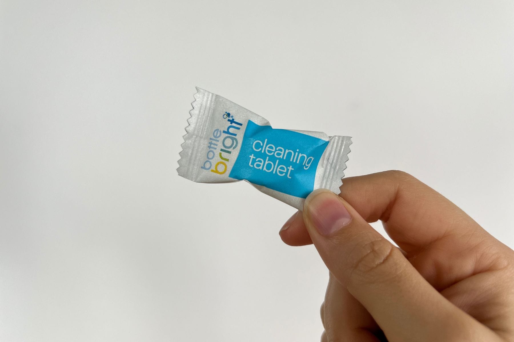 how-to-keep-your-reusable-water-bottle-clean-tablet