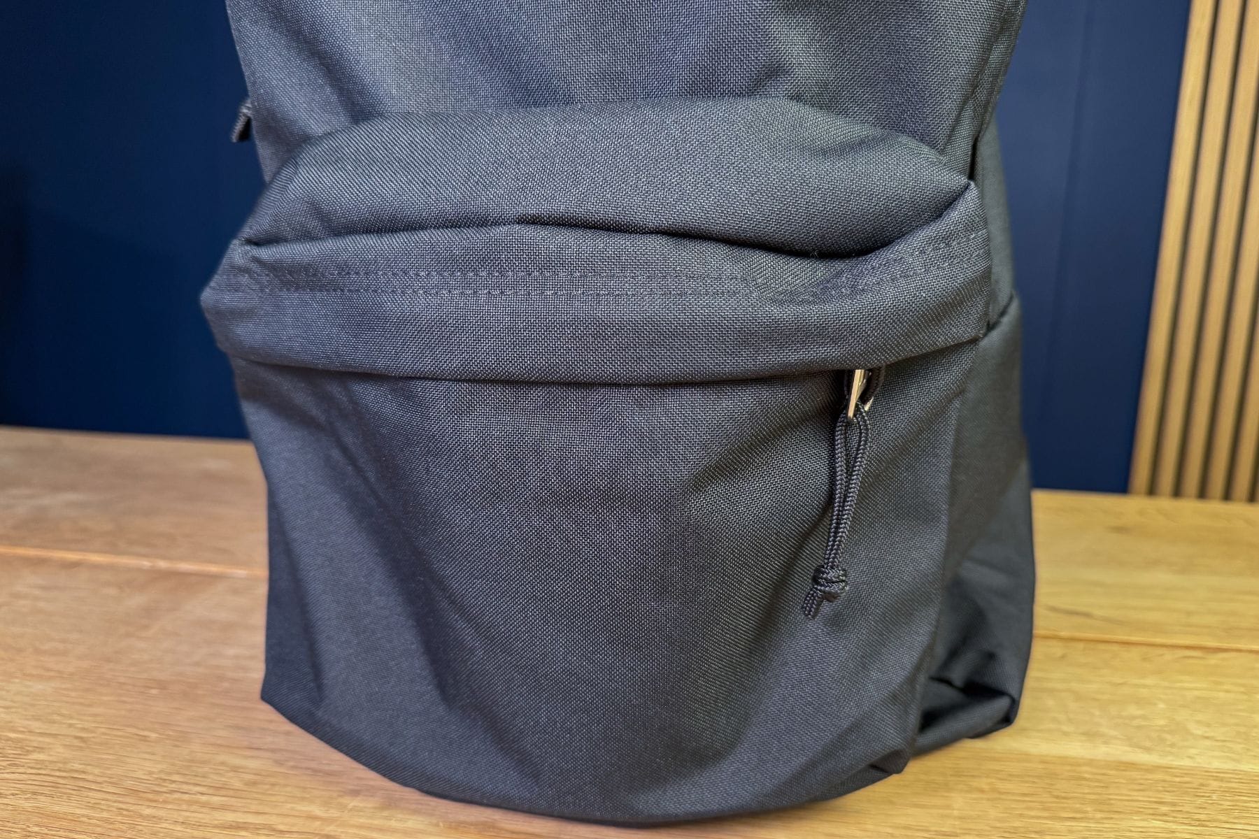 jansport-superbreak-one-26l-front-pockets