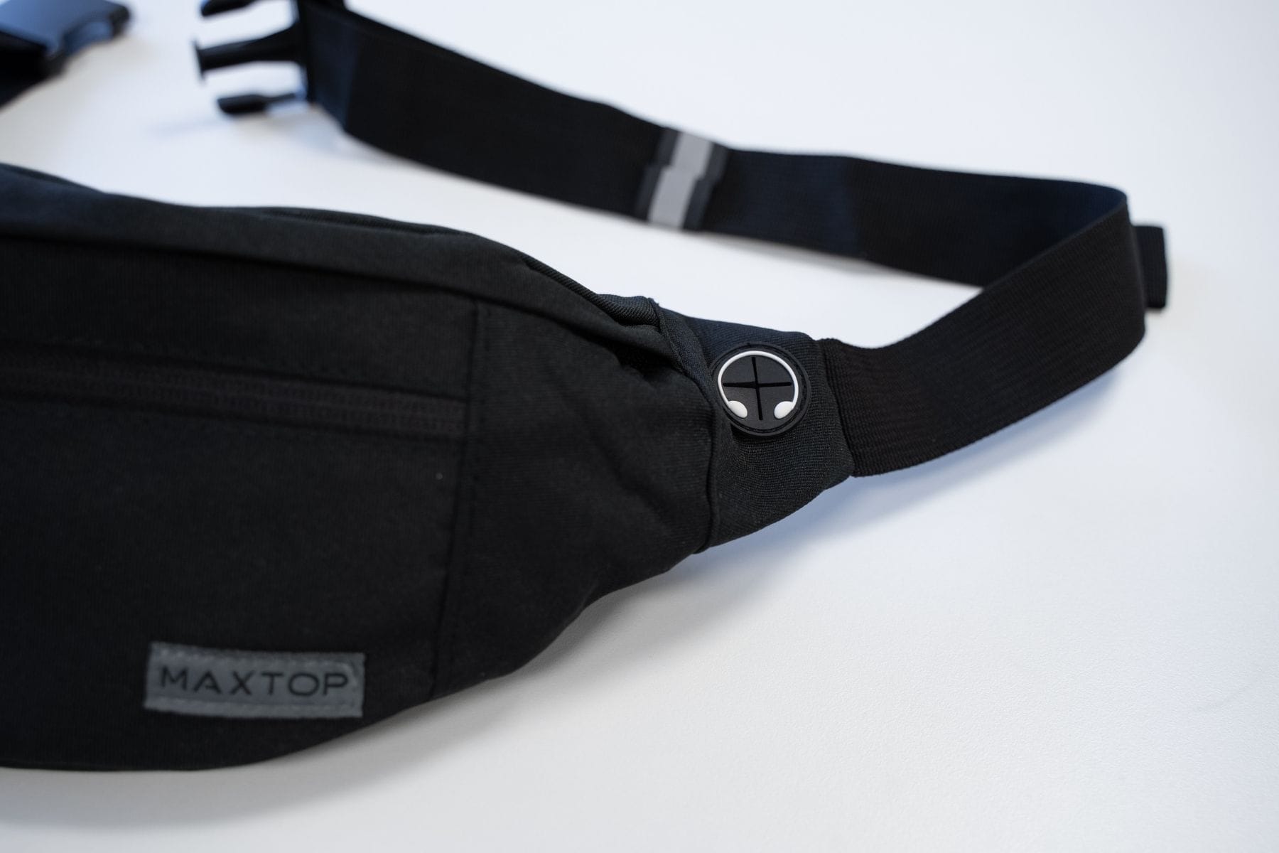 maxtop-earphones-hole