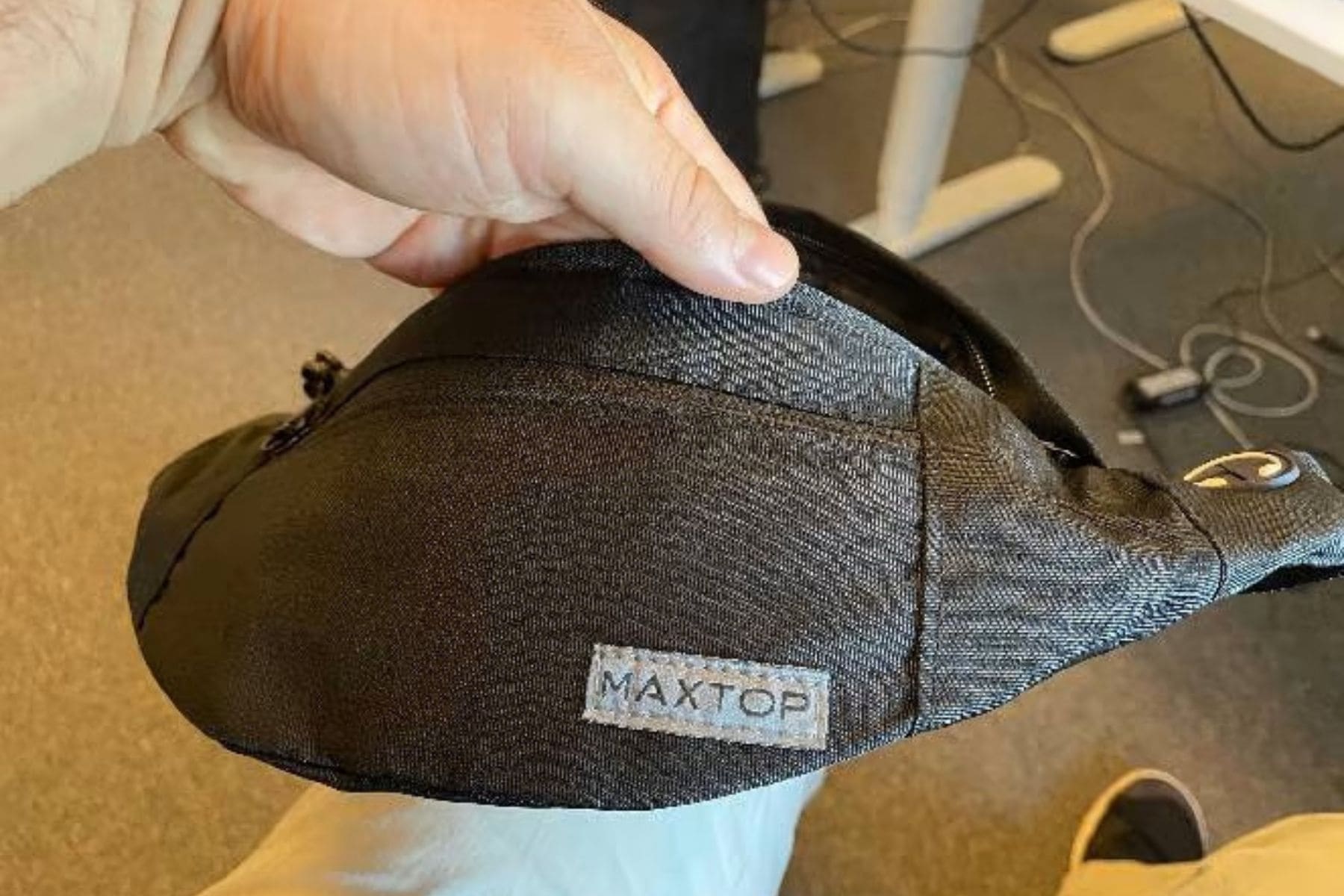 maxtop-fanny-pack-held-by-one-hand