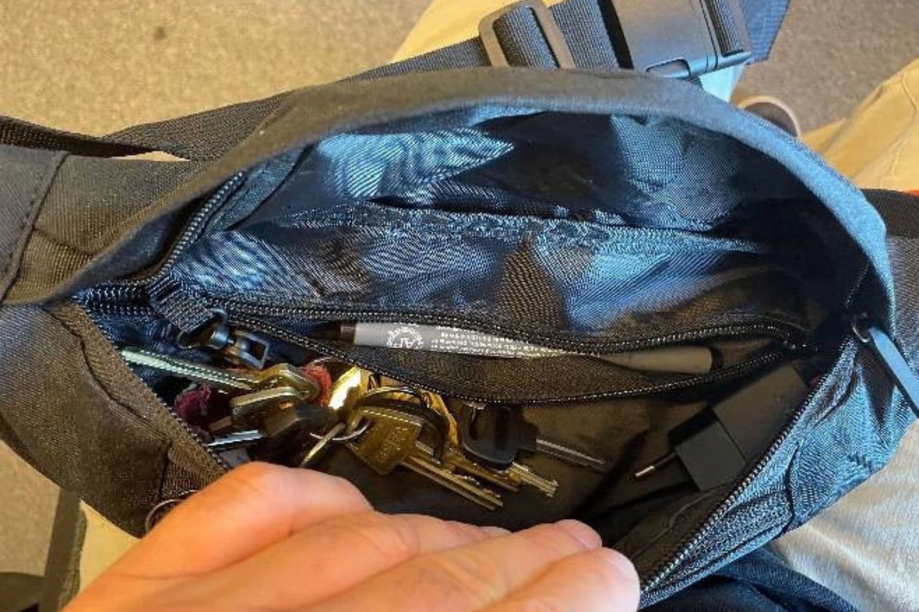 maxtop-fanny-pack-inside-keys