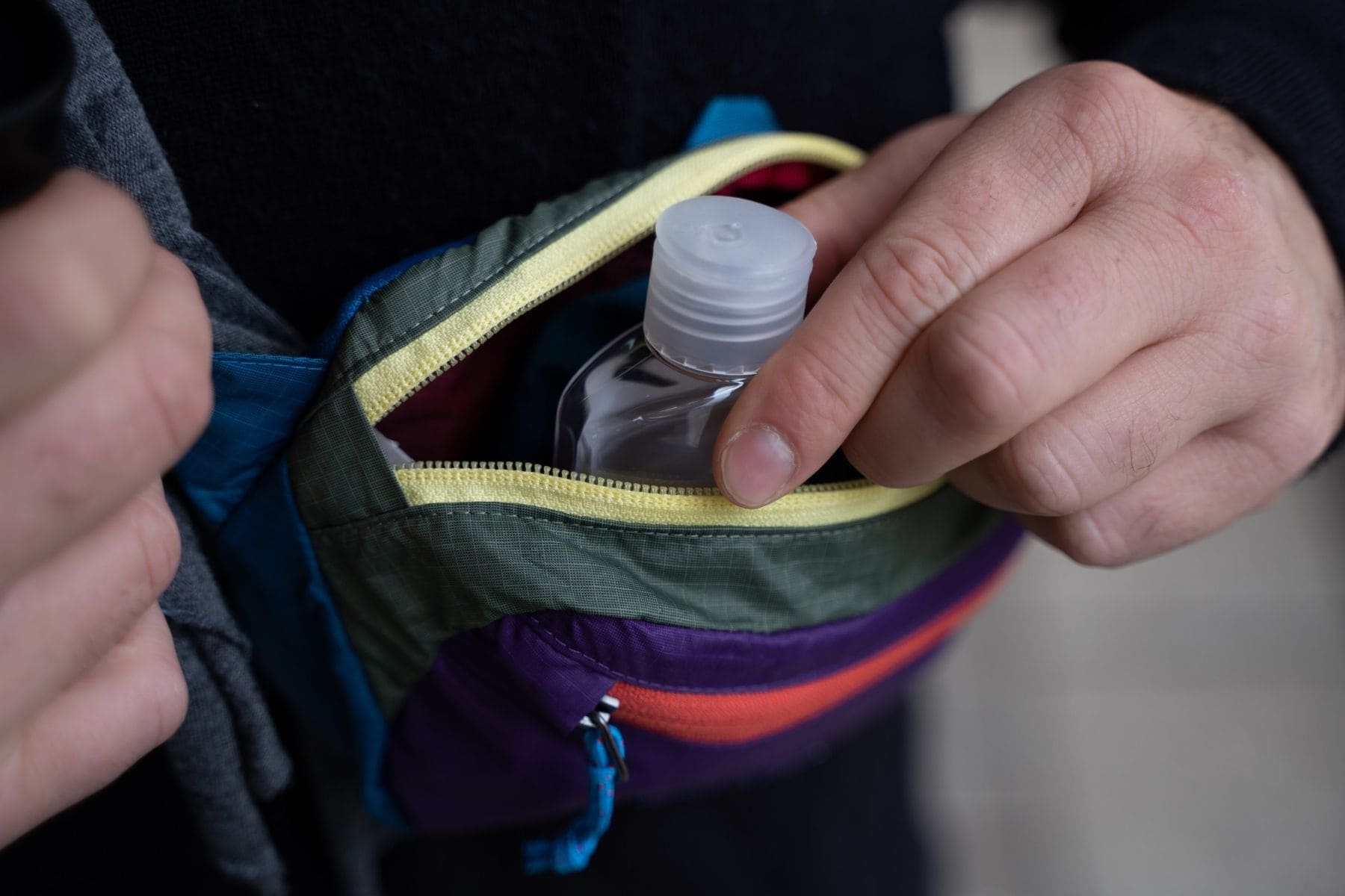 patagonia-ultralight-black-hole-mini-stuff-inside