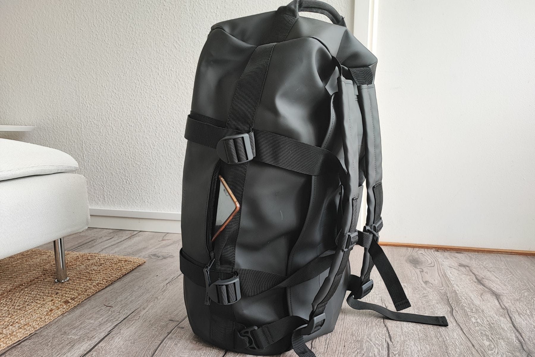 rains-texel-duffel-bag-stand