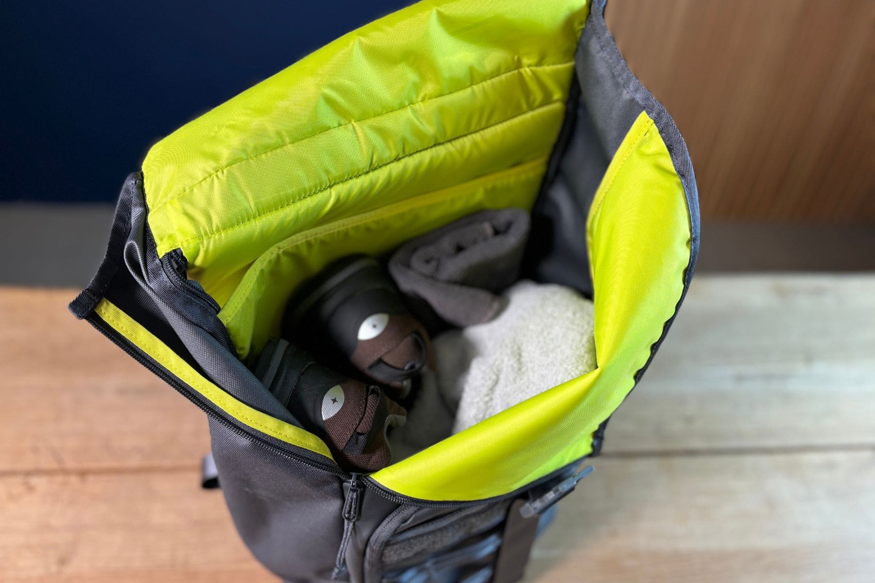 timbuk-2-spire-2-0-bright-interior