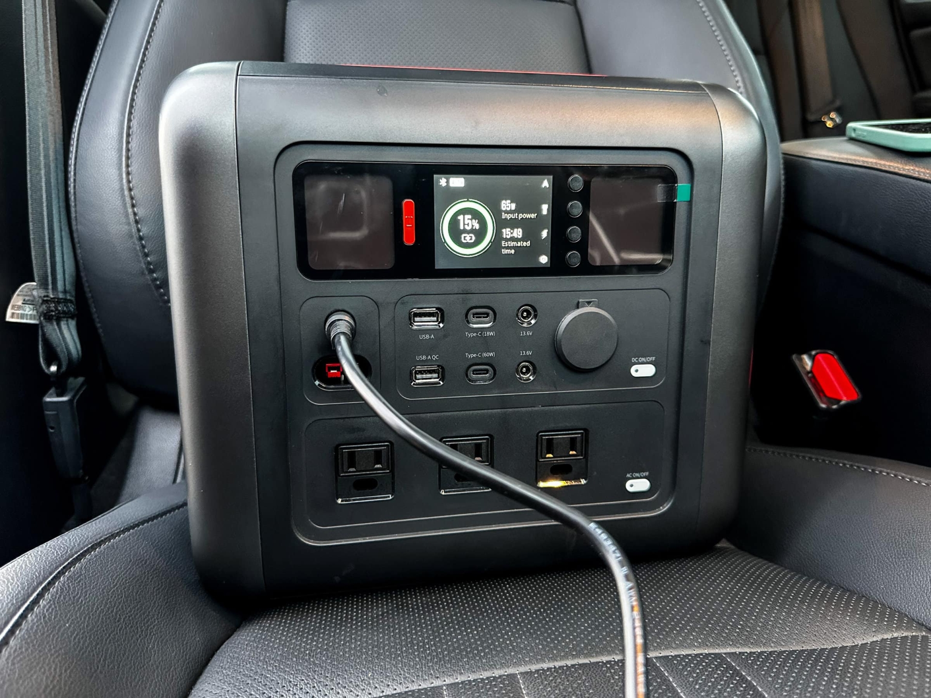 Tera 1000 portable power station car charging