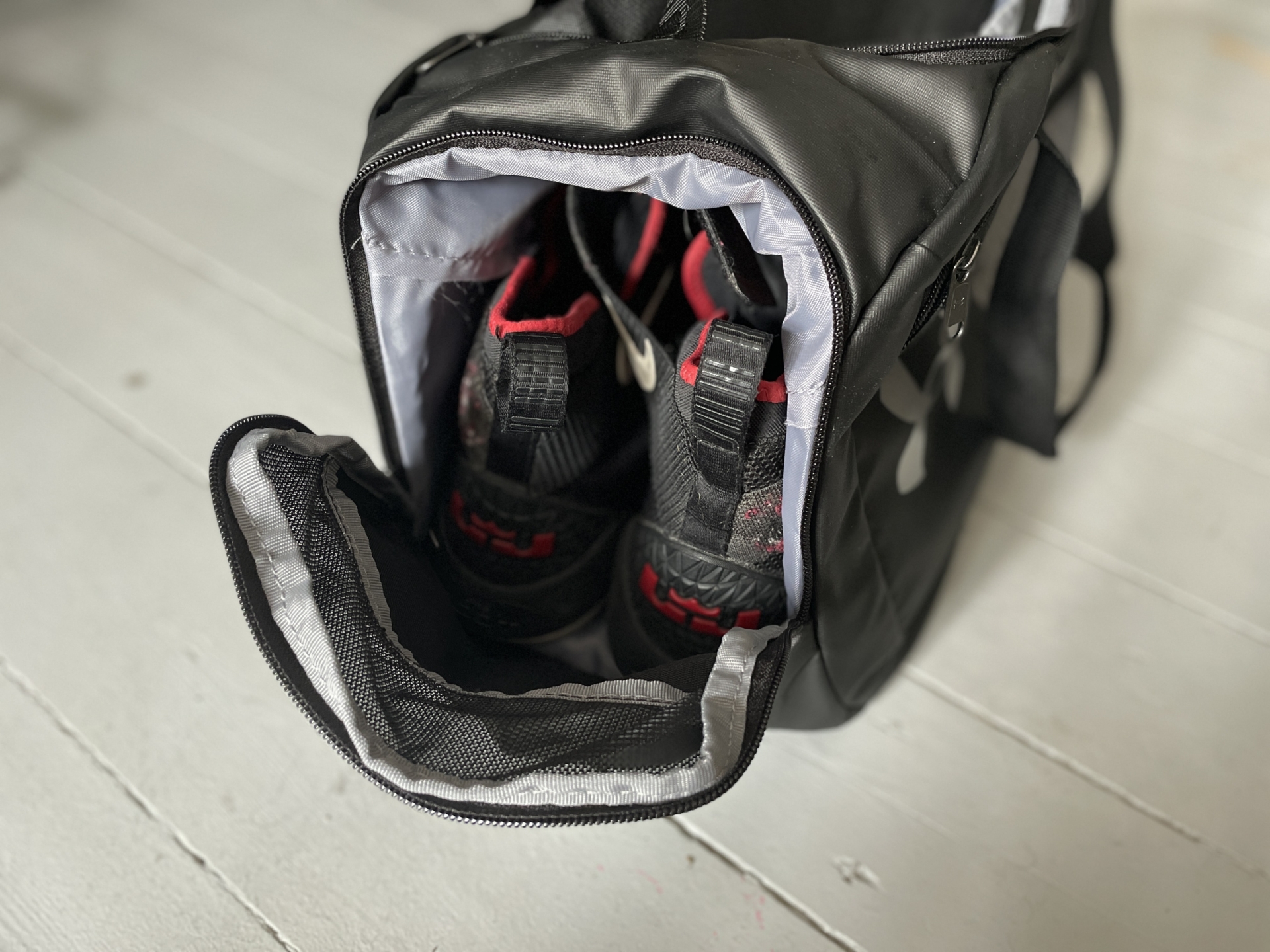 Under Armour Undeniable 4.0 6