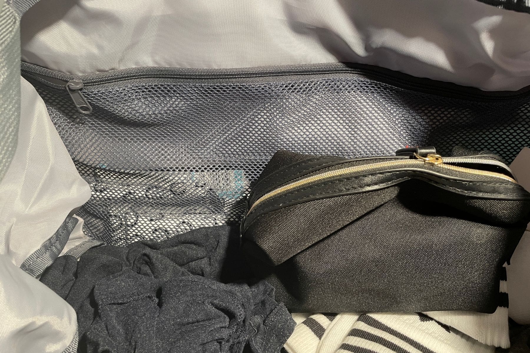 adidas-squad-v-gym-bag-main-compartment