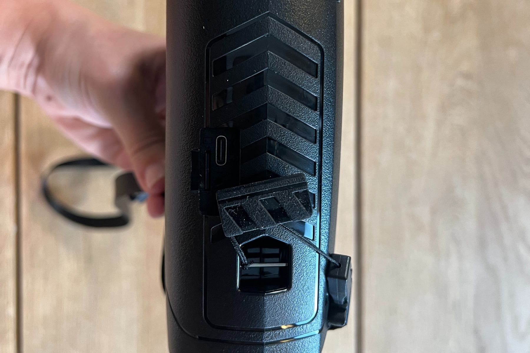 apexel-digital-night-vision-charging