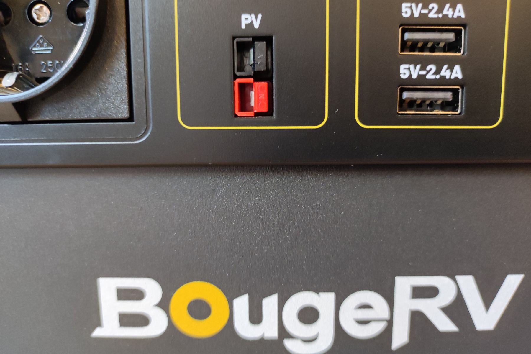 bougerv-fort-1000-portable-power-station-buttons