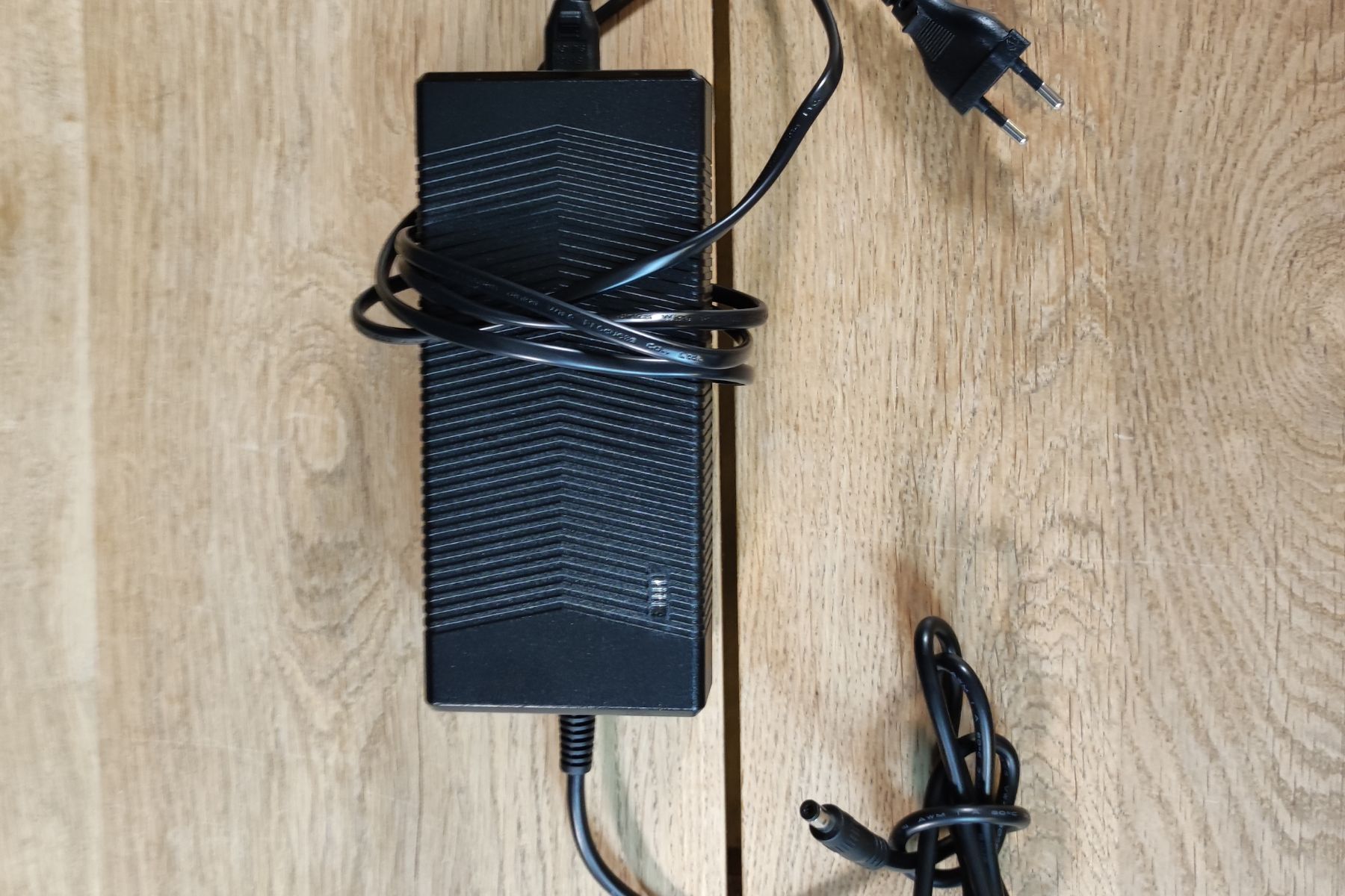 bougerv-fort-1000-portable-power-station-cables
