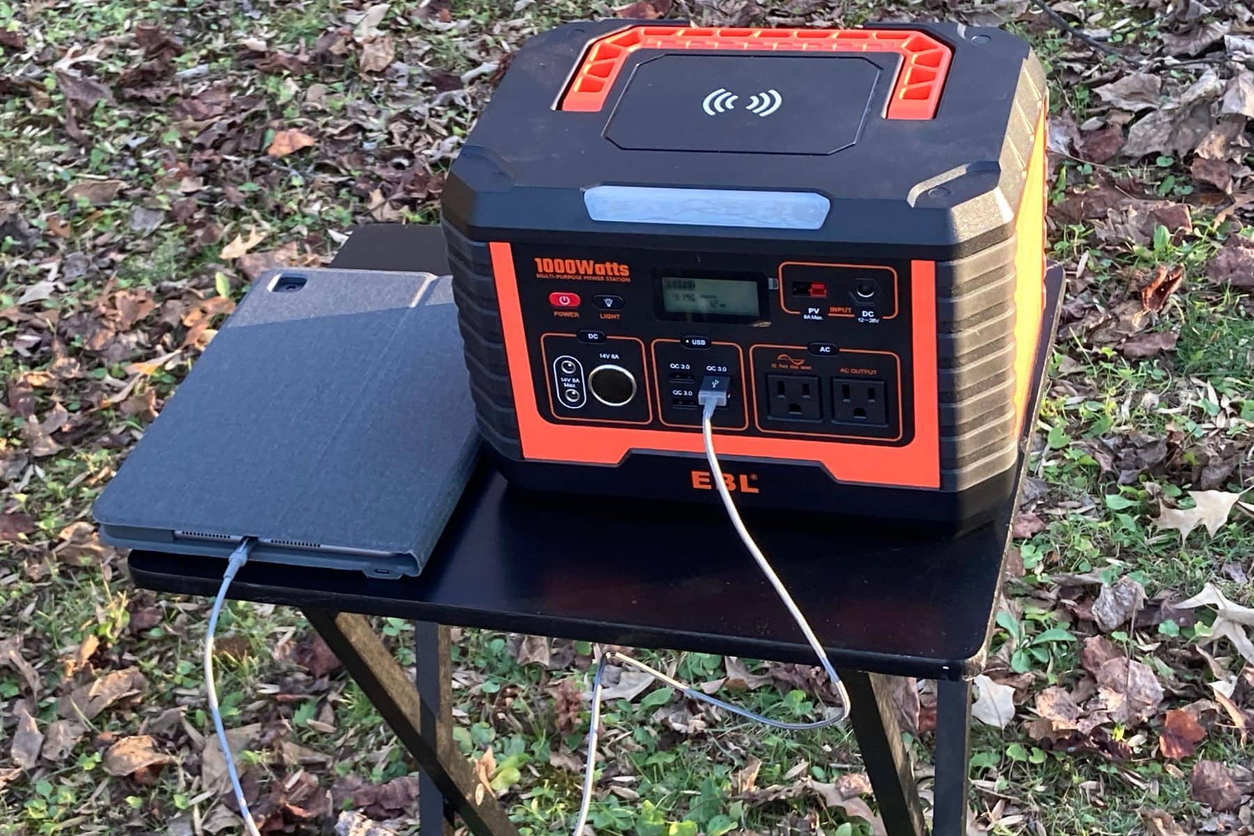 ebl-portable-power-station-voyager-1000-charge