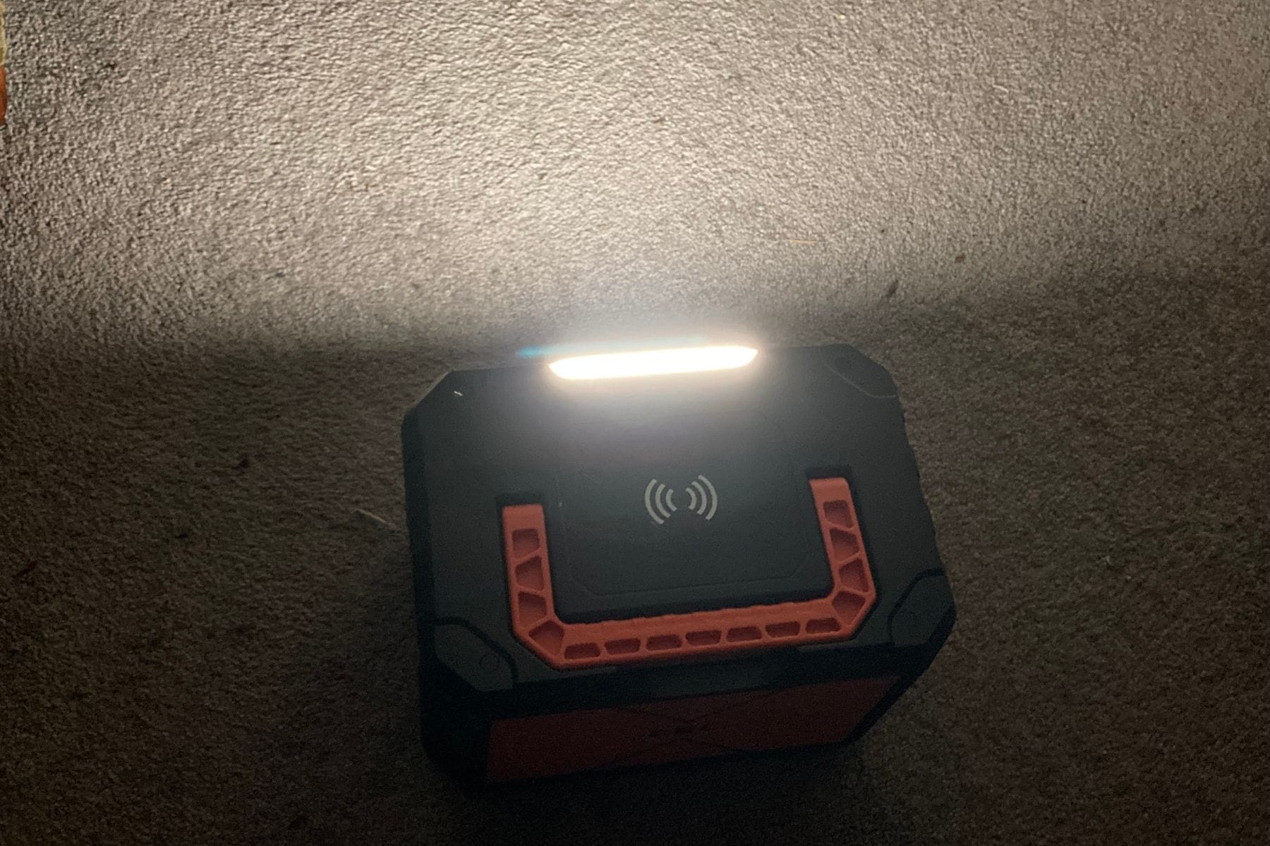 The EBL Voyager 1000 has a bright emergency light