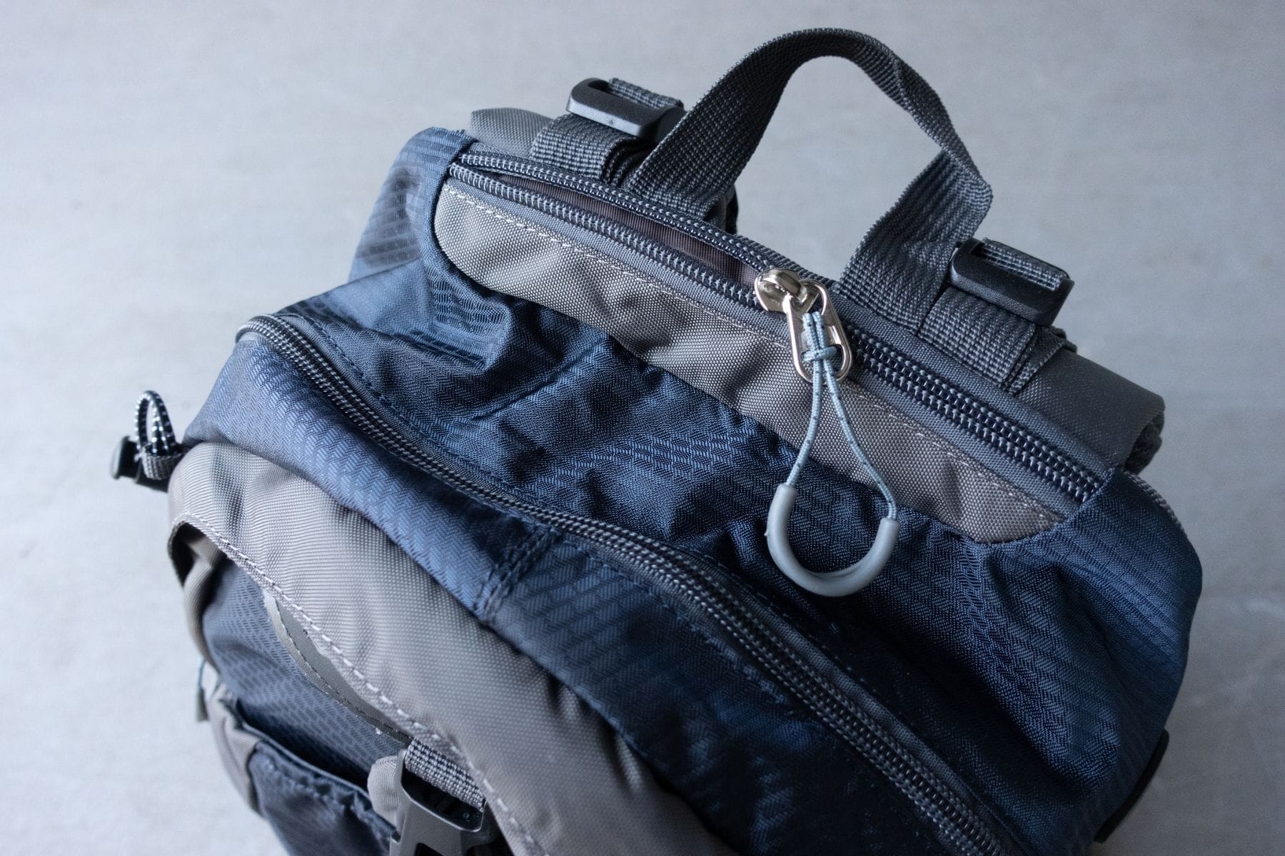 fengdong-40l-waterproof-top-view-close-up