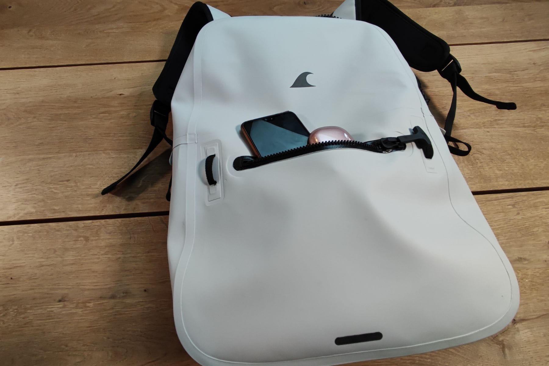 fogland-waterproof-backpack-15-25l-front-compartment