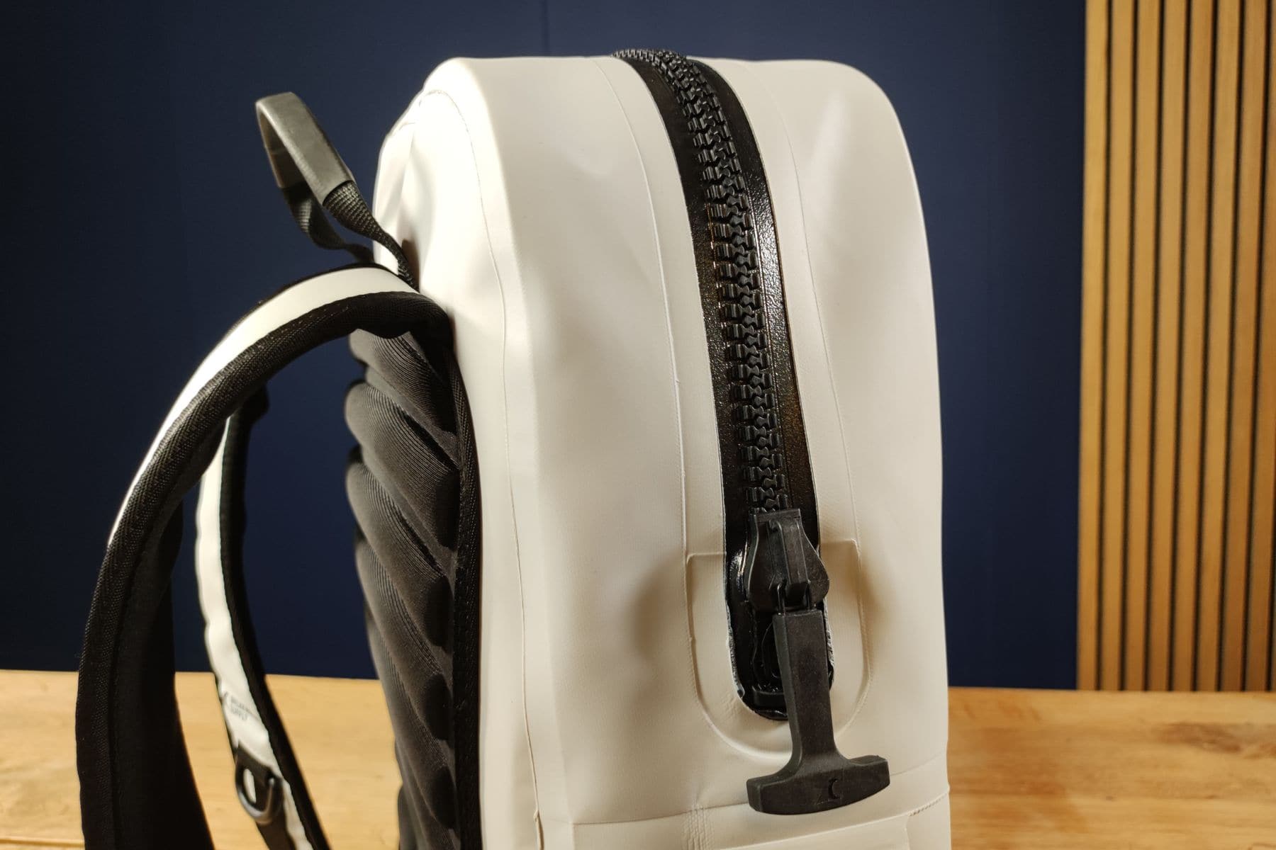 fogland-waterproof-backpack-15-25l-side-zippers