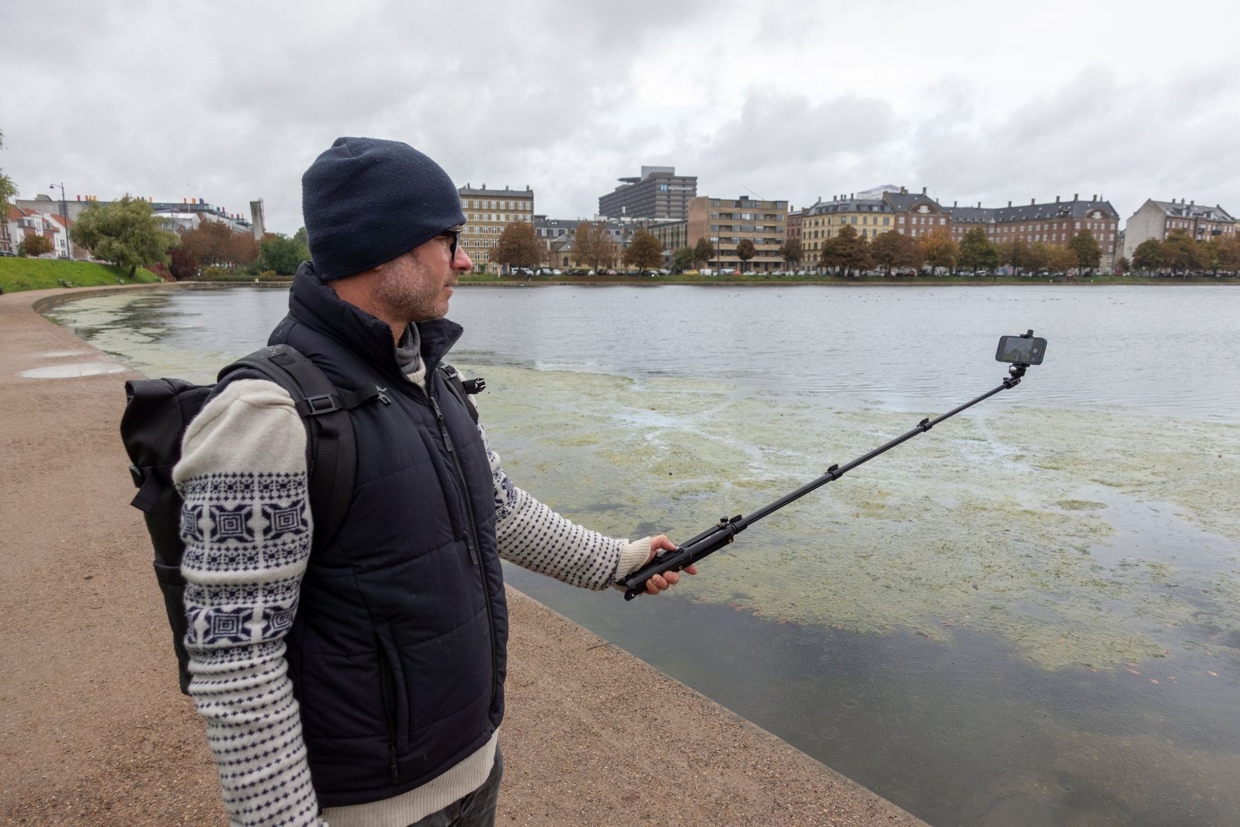 fugetek-51-selfie-stick-bradley-side-view-selfie