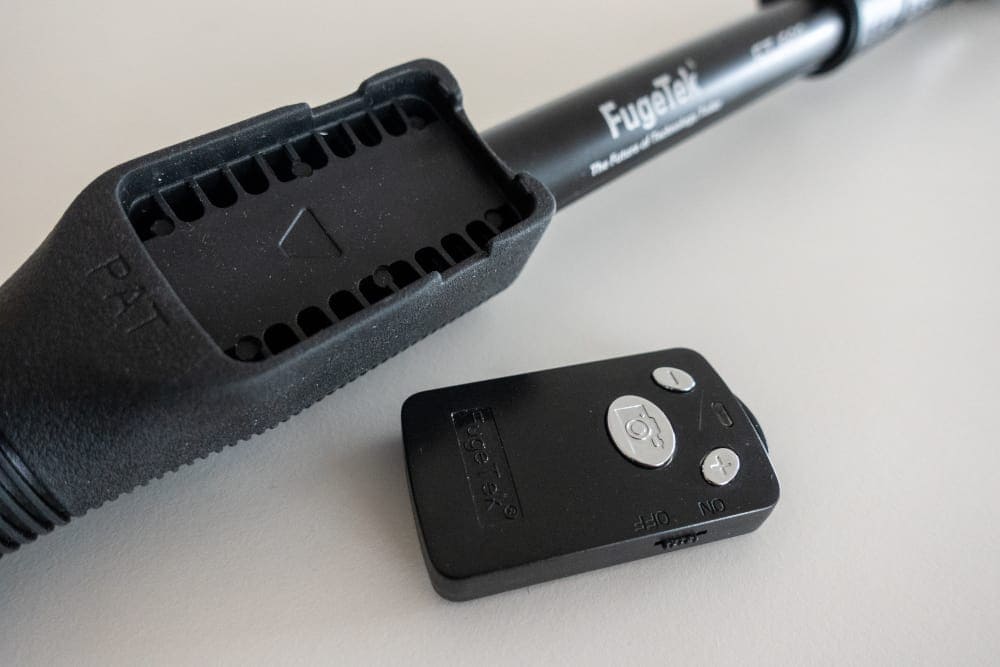 fugetek-selfie-stick-remote.jpg