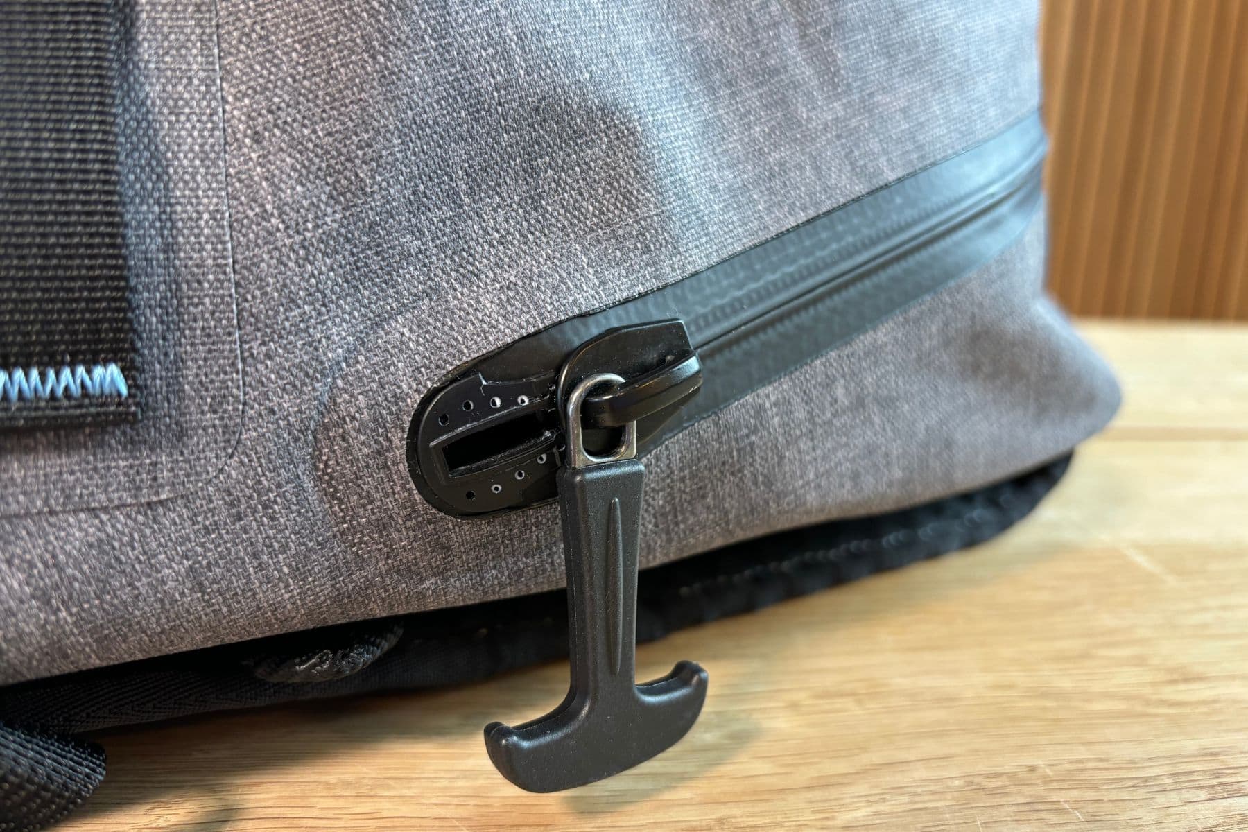 isle-gateway-waterproof-backpack-25l-bottom-zipper