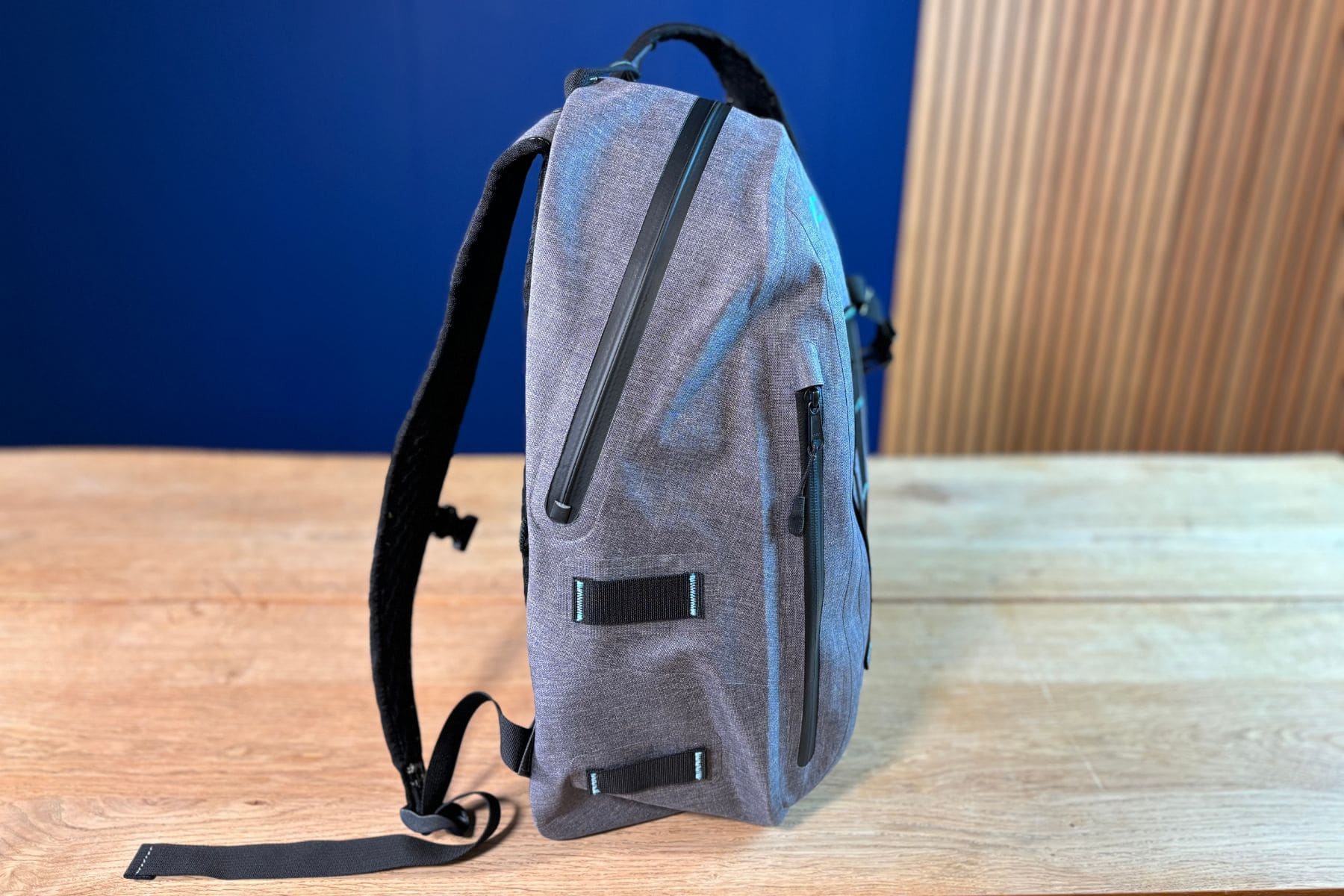 Isle Gateway Waterproof Backpack 25l Side