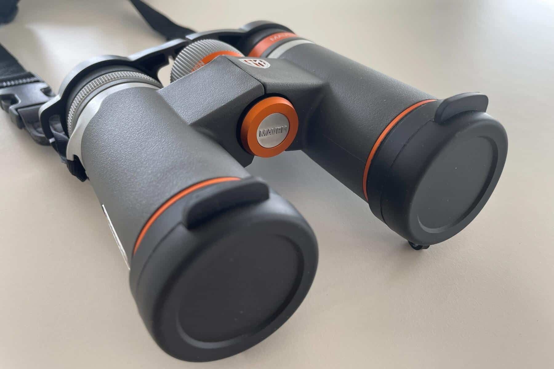 maven-b-3-binocular-flat-lay