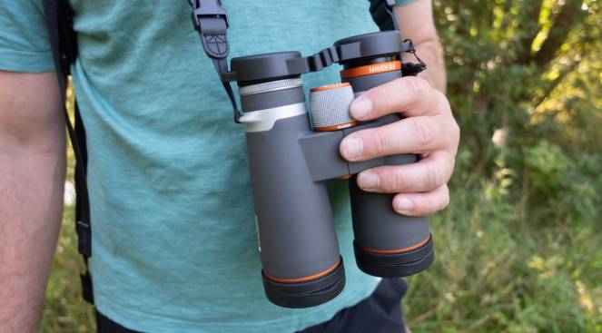 maven-b.6-10x50-ergonomics.jpg