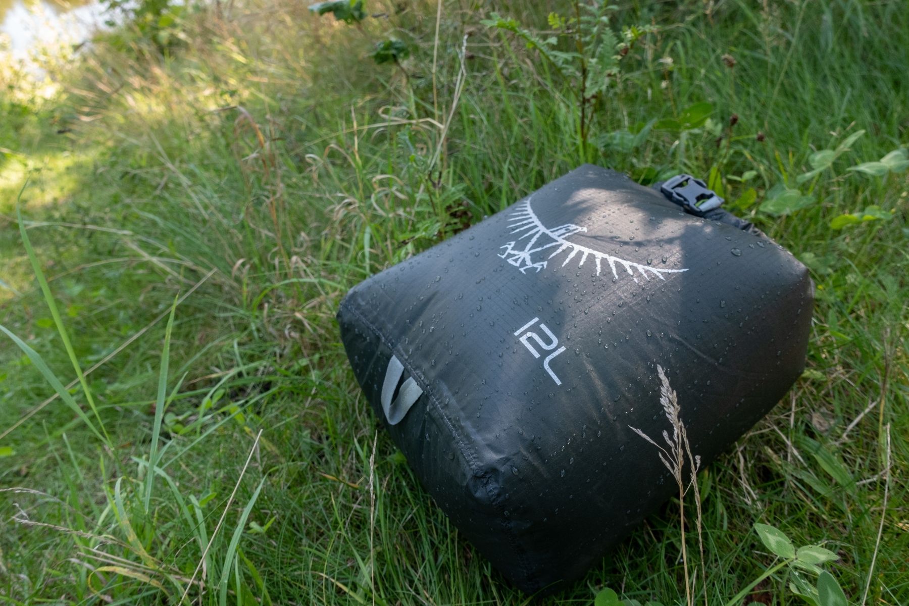 osprey-ultralight-12-lying-down-on-grass