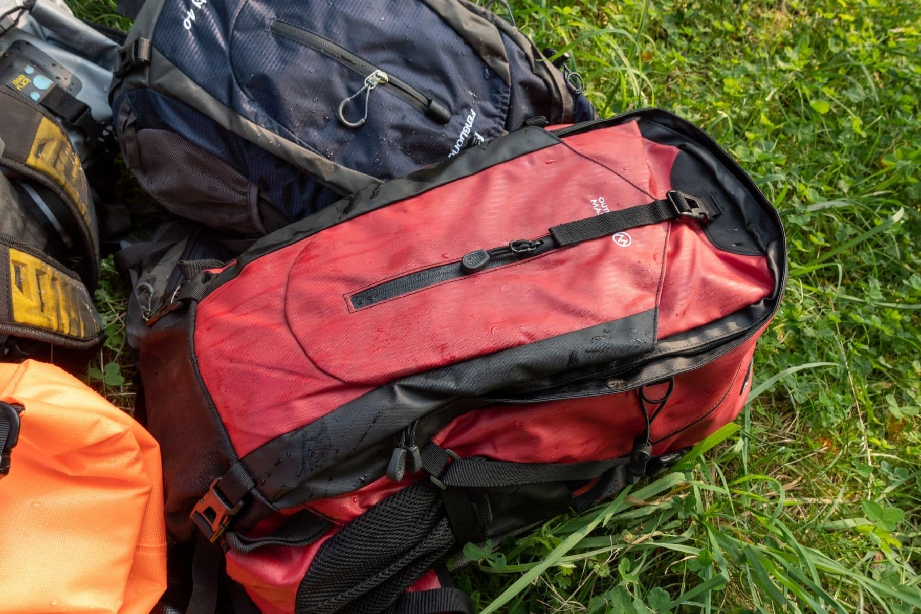 outdoormaster-hiking-45l-flat-lay-with-other-bags