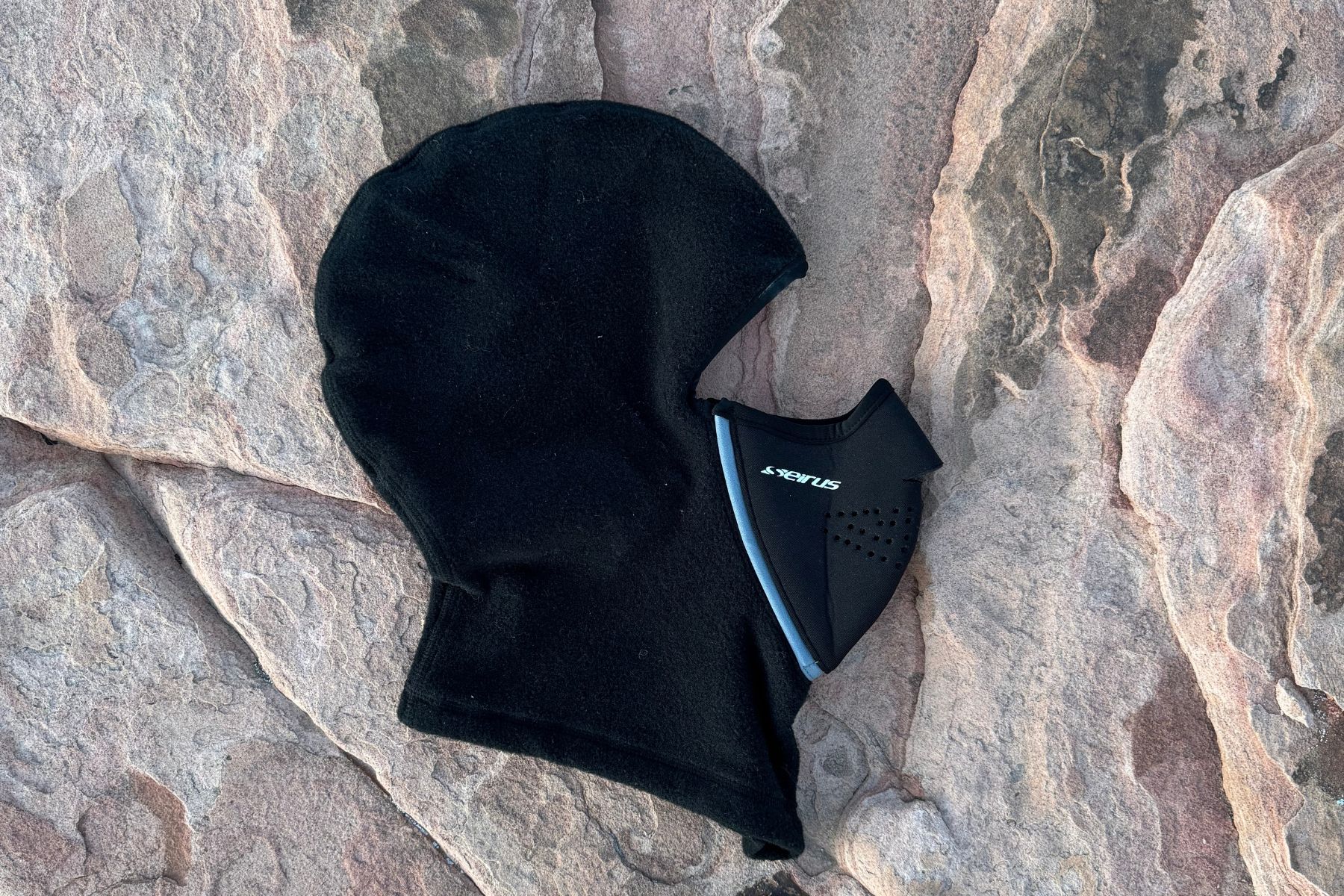 seirus-magnemask-combo-clava-flat-lay