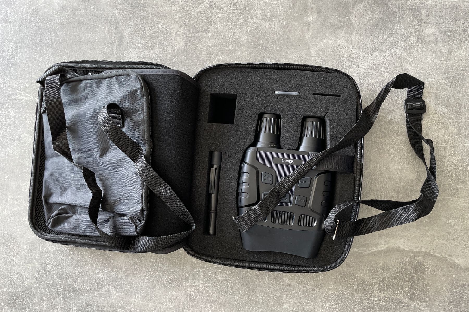 SIGWEIS Night Vision Binoculars is a complete package for a relatively low price!