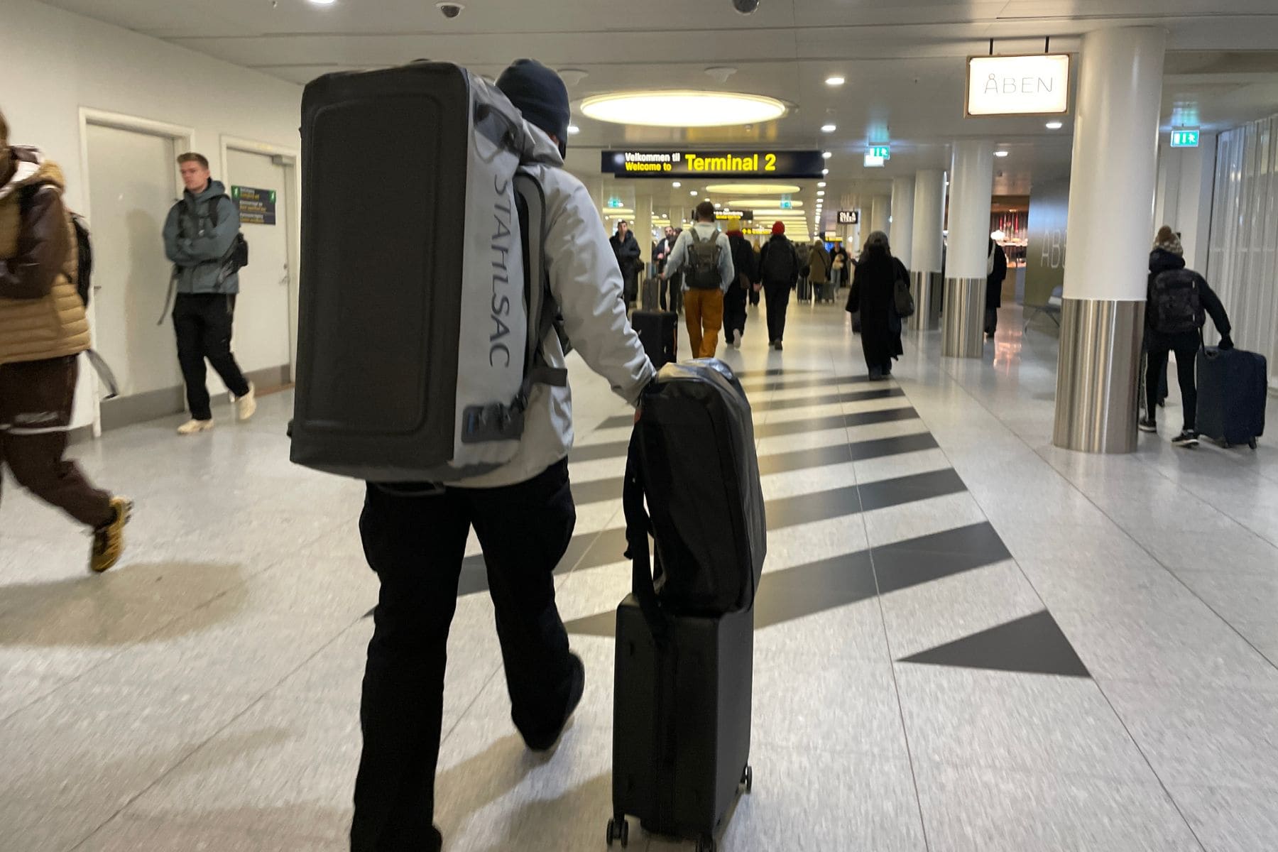 stahlsac-abyss-duffel-bag-back