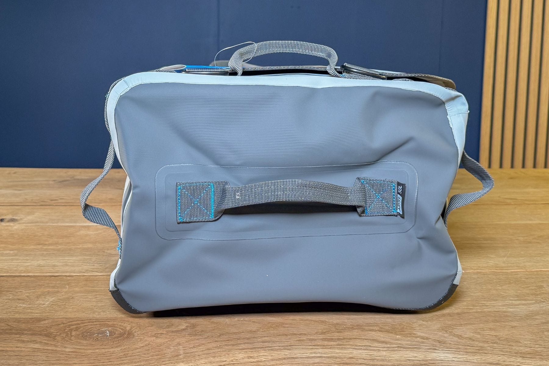 stahlsac-abyss-duffel-bag-handle